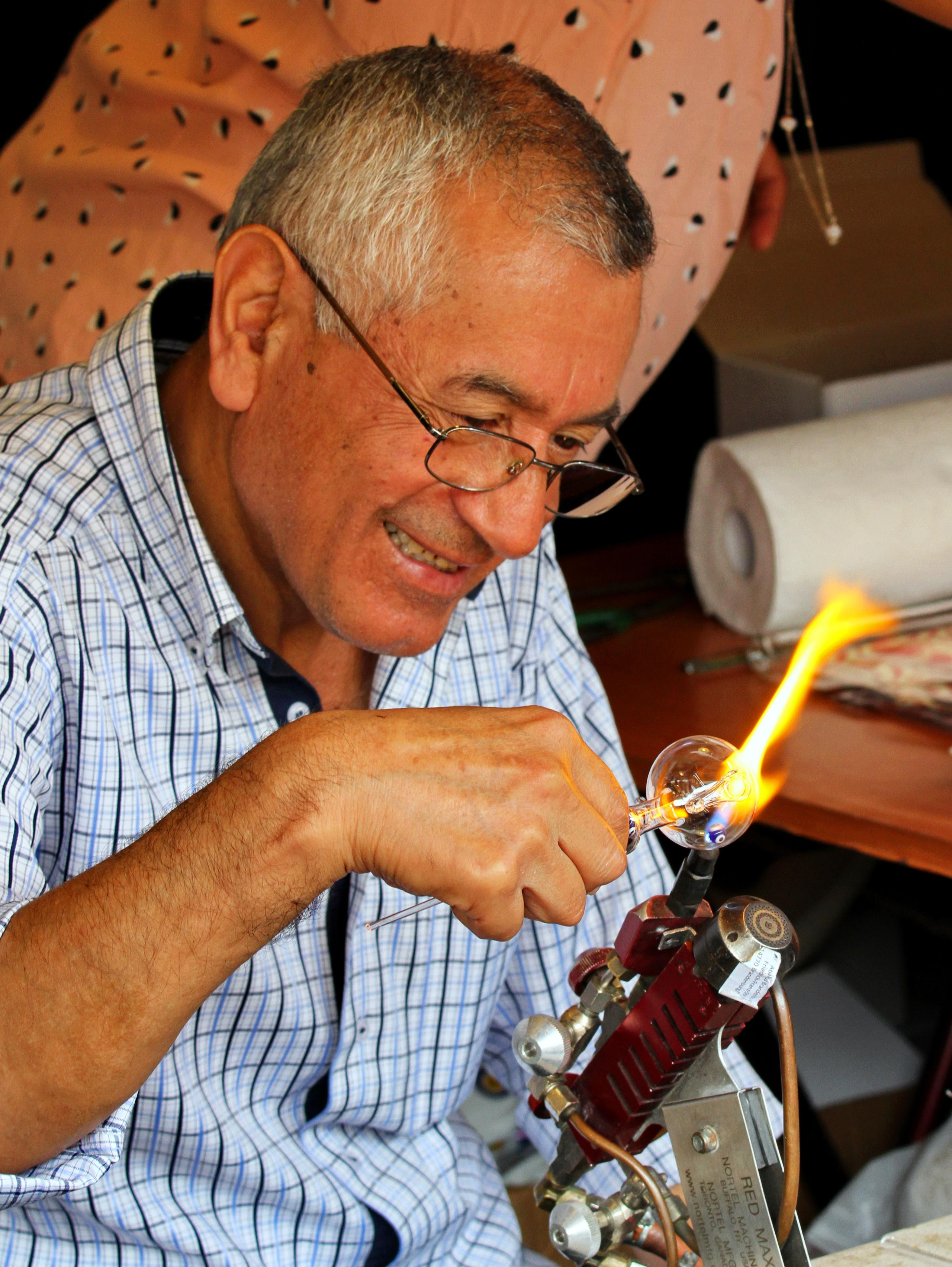 Турецкий стекольщик на ярмарке