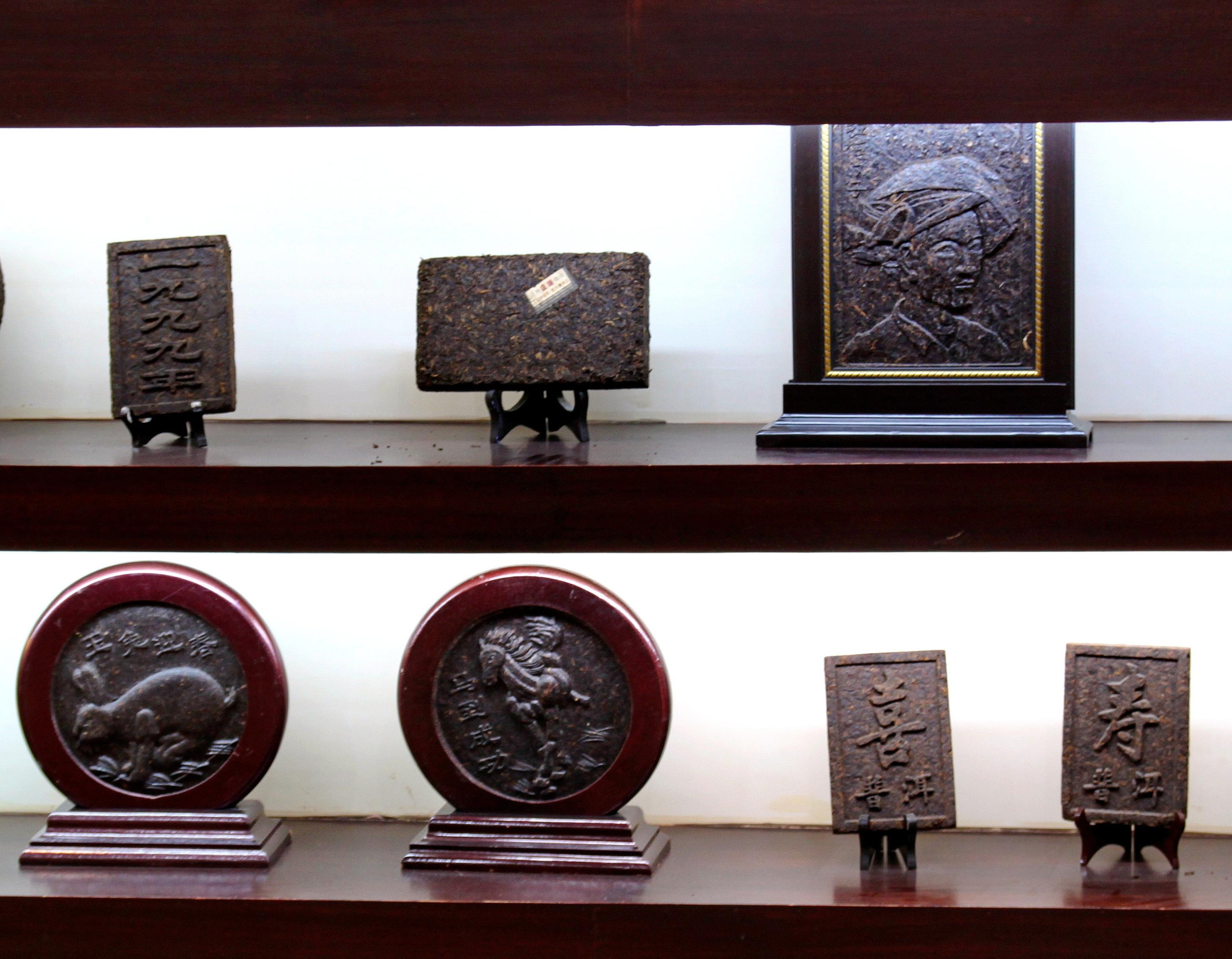 Чай Пуэр на китайской фабрике. картины из чая пуэр