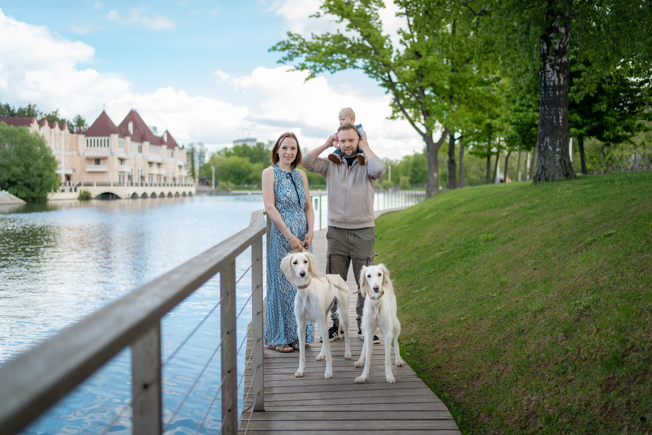 Софья с семьёй на ВДНХ. Семейный фотограф Варвара Сорока в городе Москве