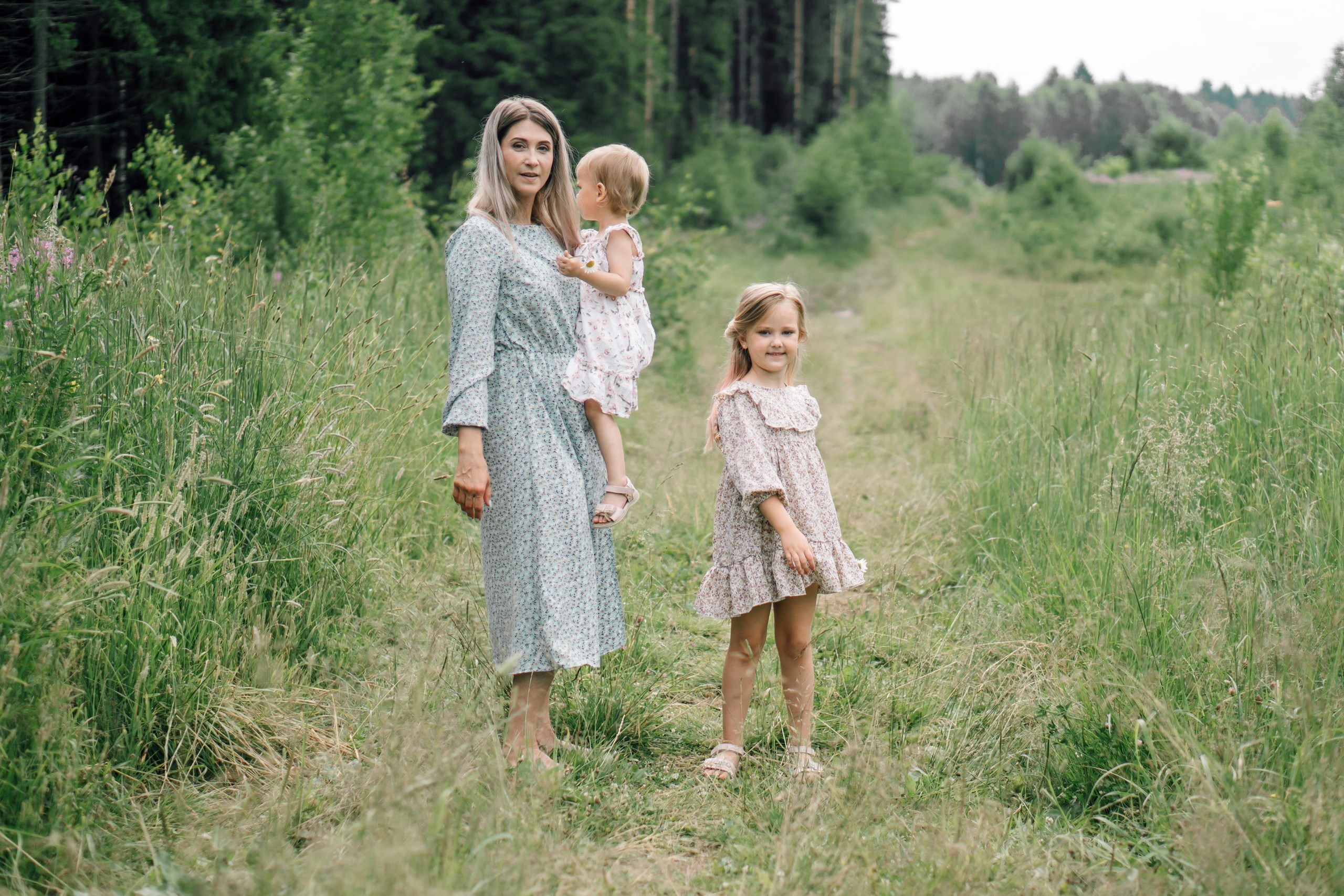 Семейная фотоссесия на природе. Свадебный фотограф в Дмитрове