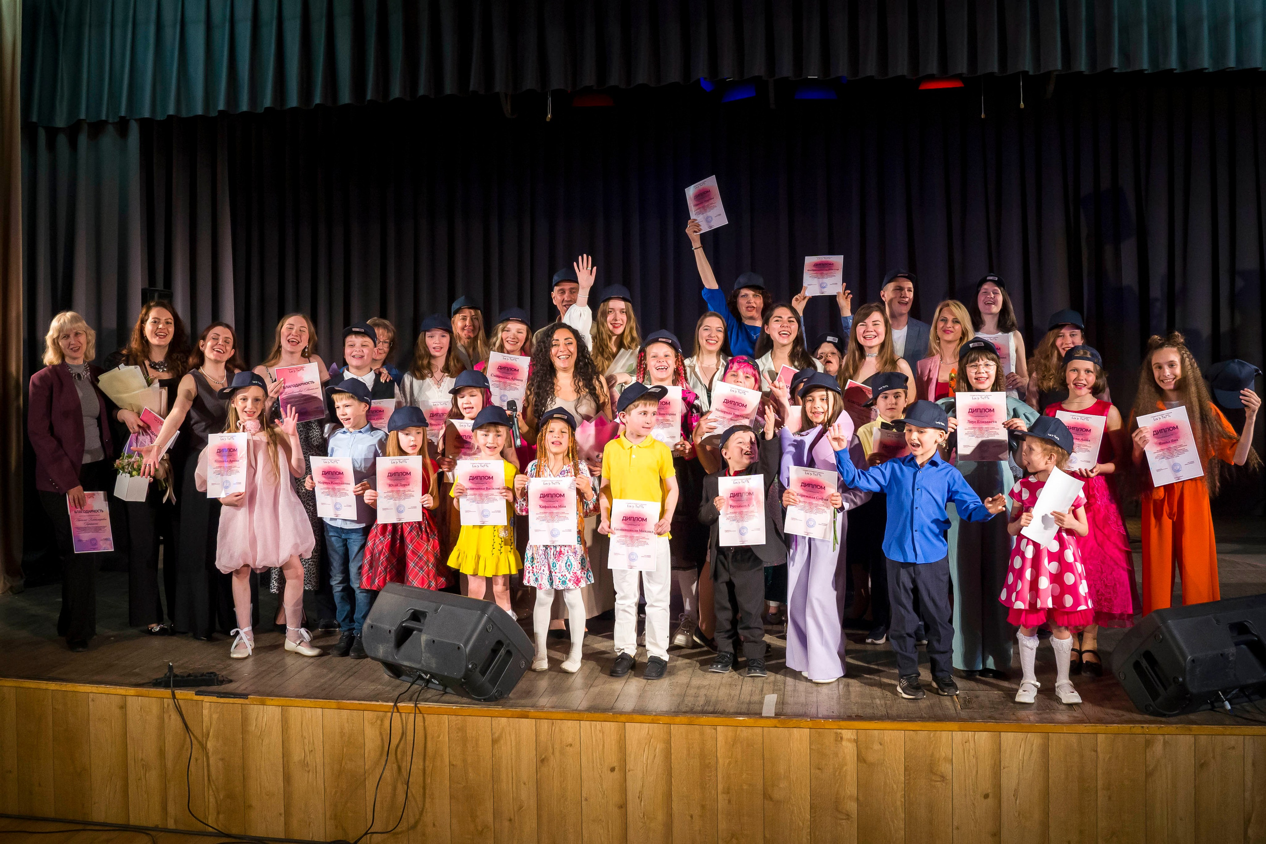Концерт вокальной студии. Фотограф в Санкт-Петербурге. Репортажная и все съёмки для бизнеса