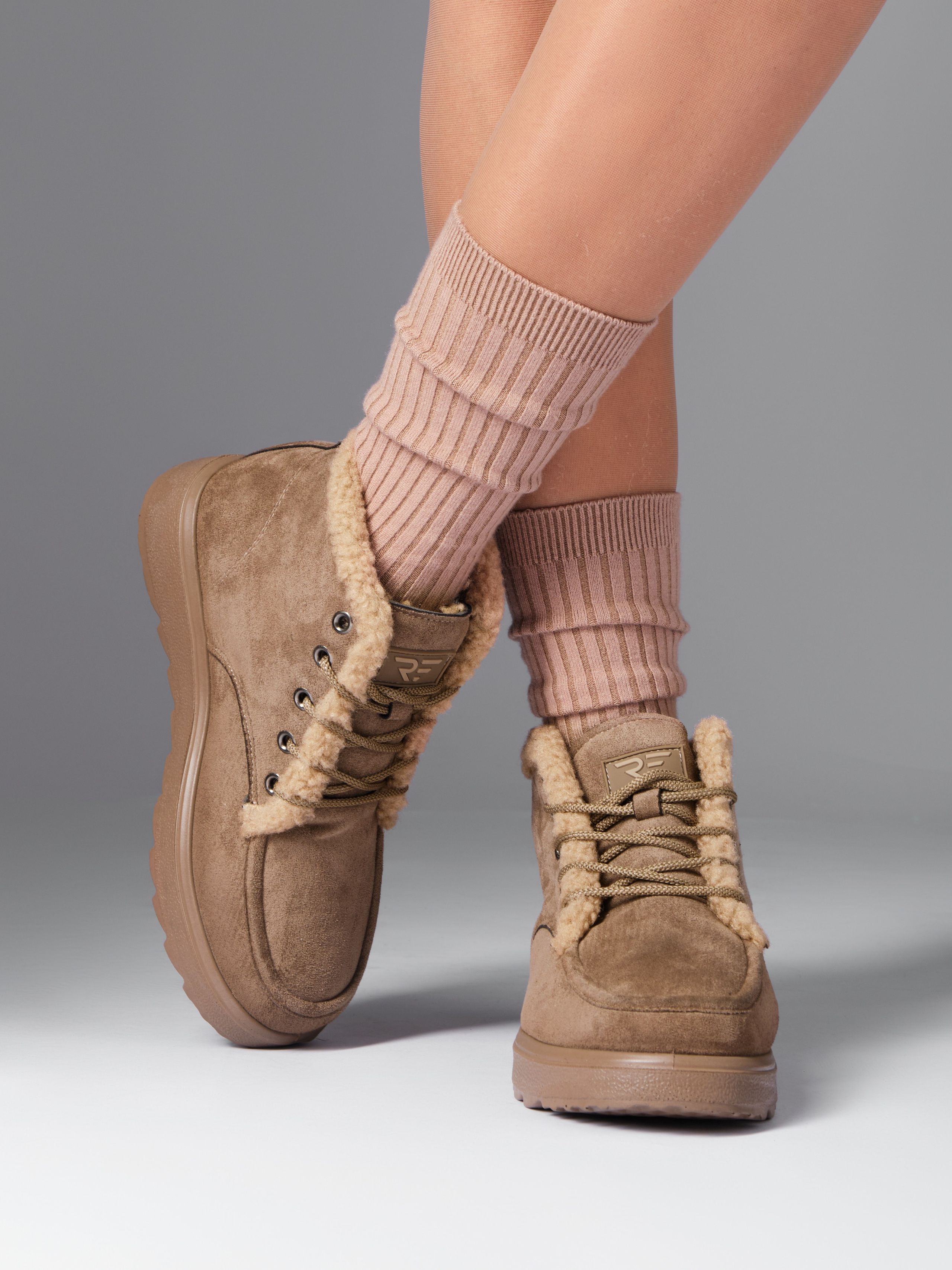 Низкая обувь. Фотостудия для Wildberries Ozon