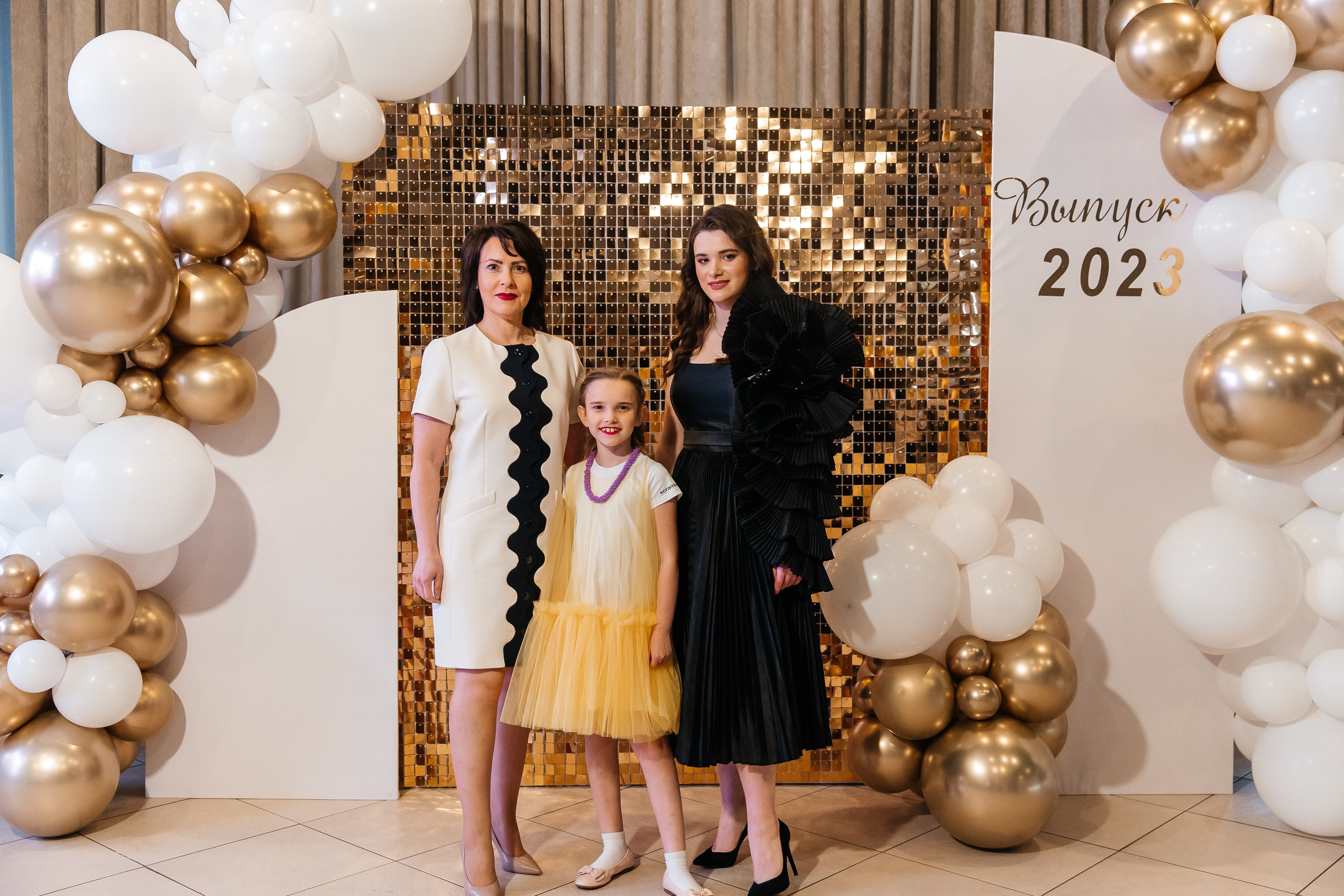 2023-06-23 Выпускной МБОУ СОШ № 10. Фотограф в Красноярске