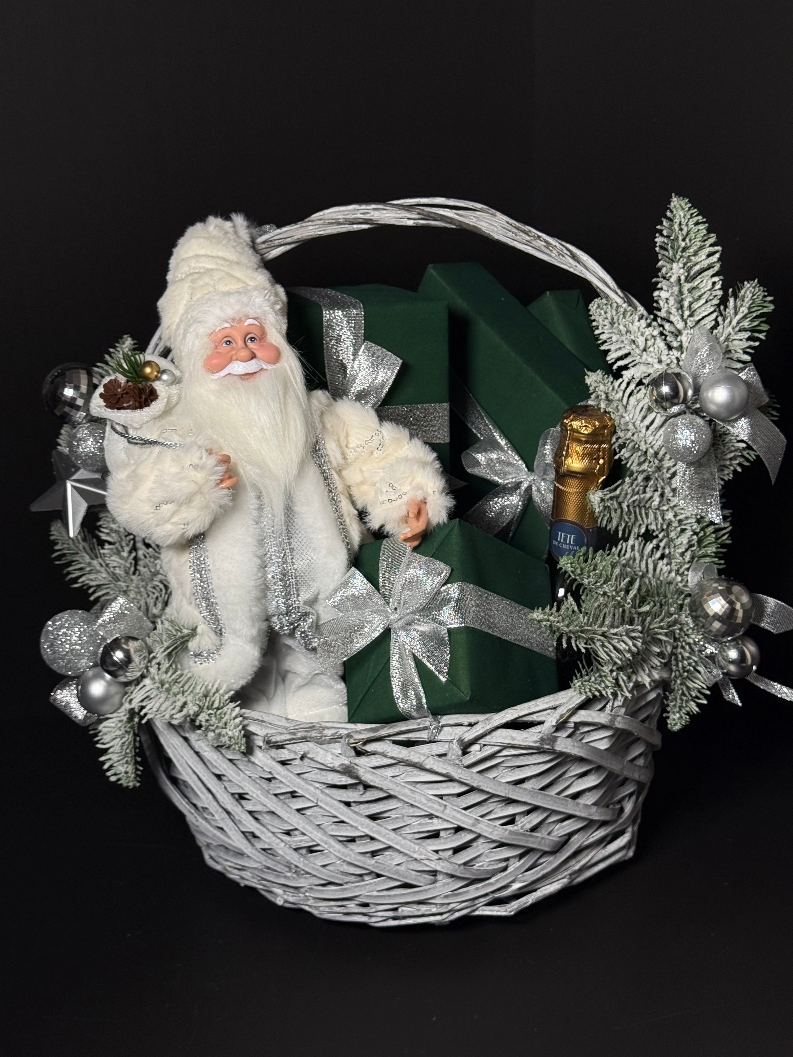 Новогодняя корзина. Студия подарочных наборов «Владия»