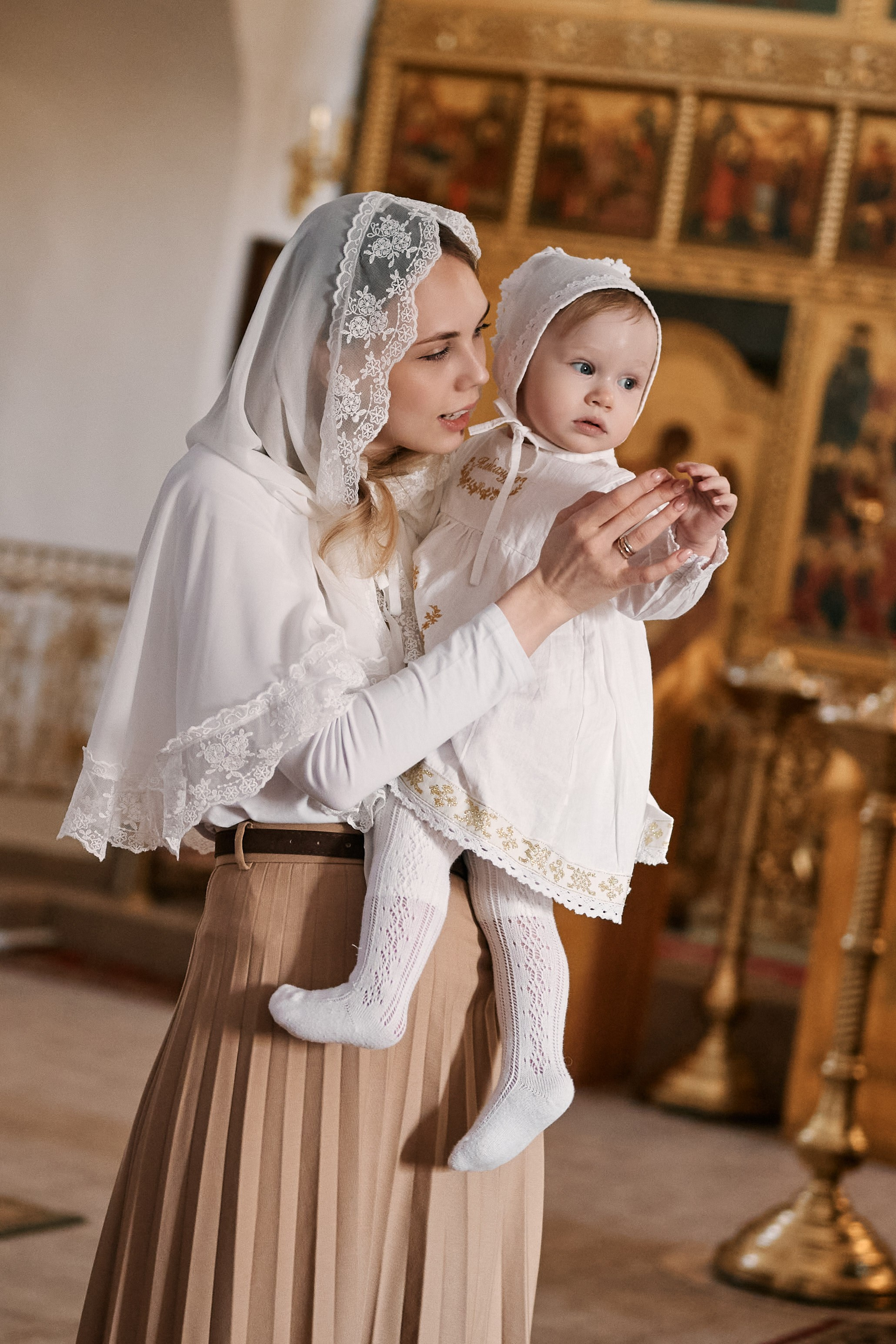 Крещение в храме Преполовения Пятидесятницы во Пскове. Свадебный фотограф Надежда Максимова