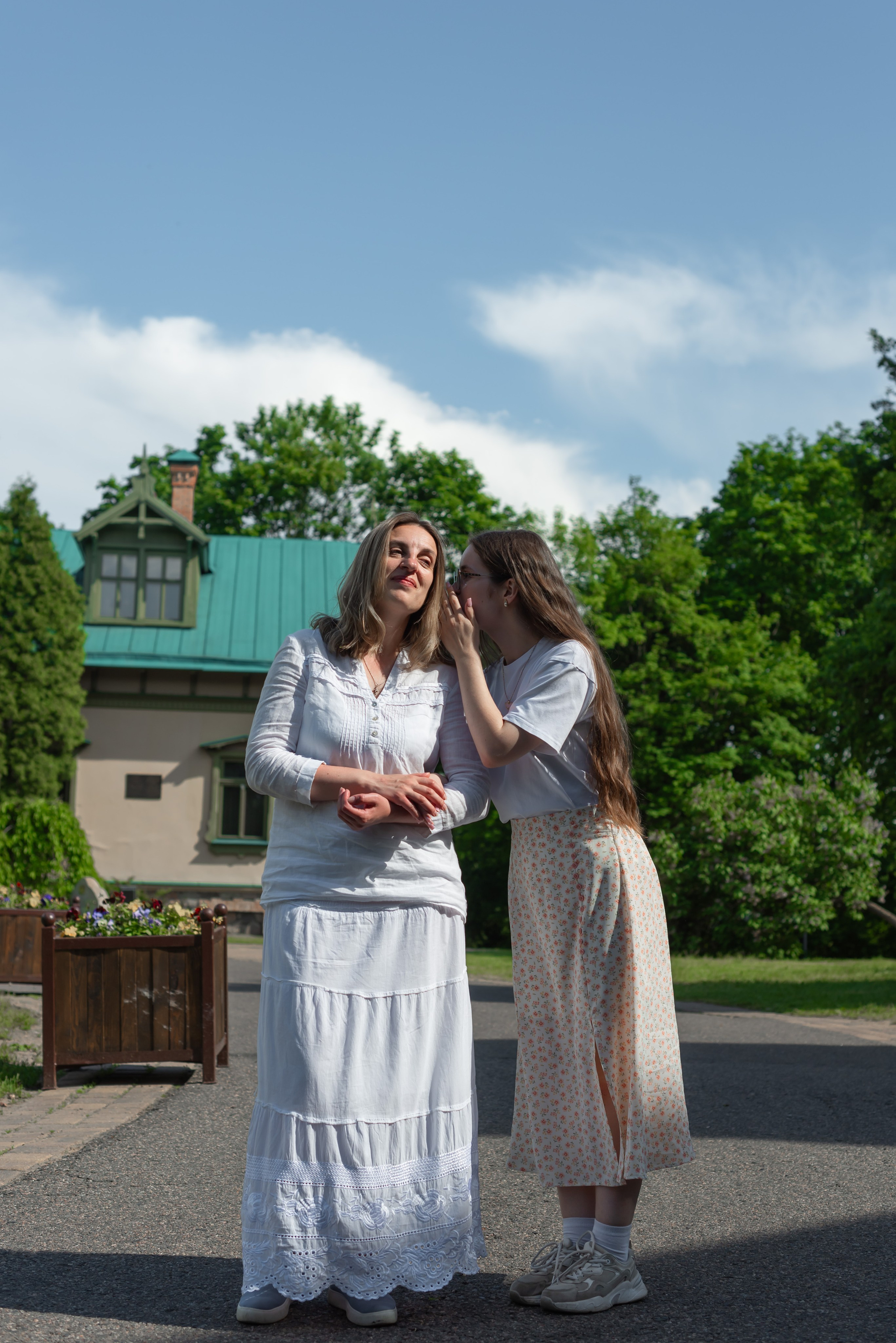 Мама и дочь в Лошицком парке. Фотограф Крещения и Венчания. Минск и другие города. Почтенная Наташа