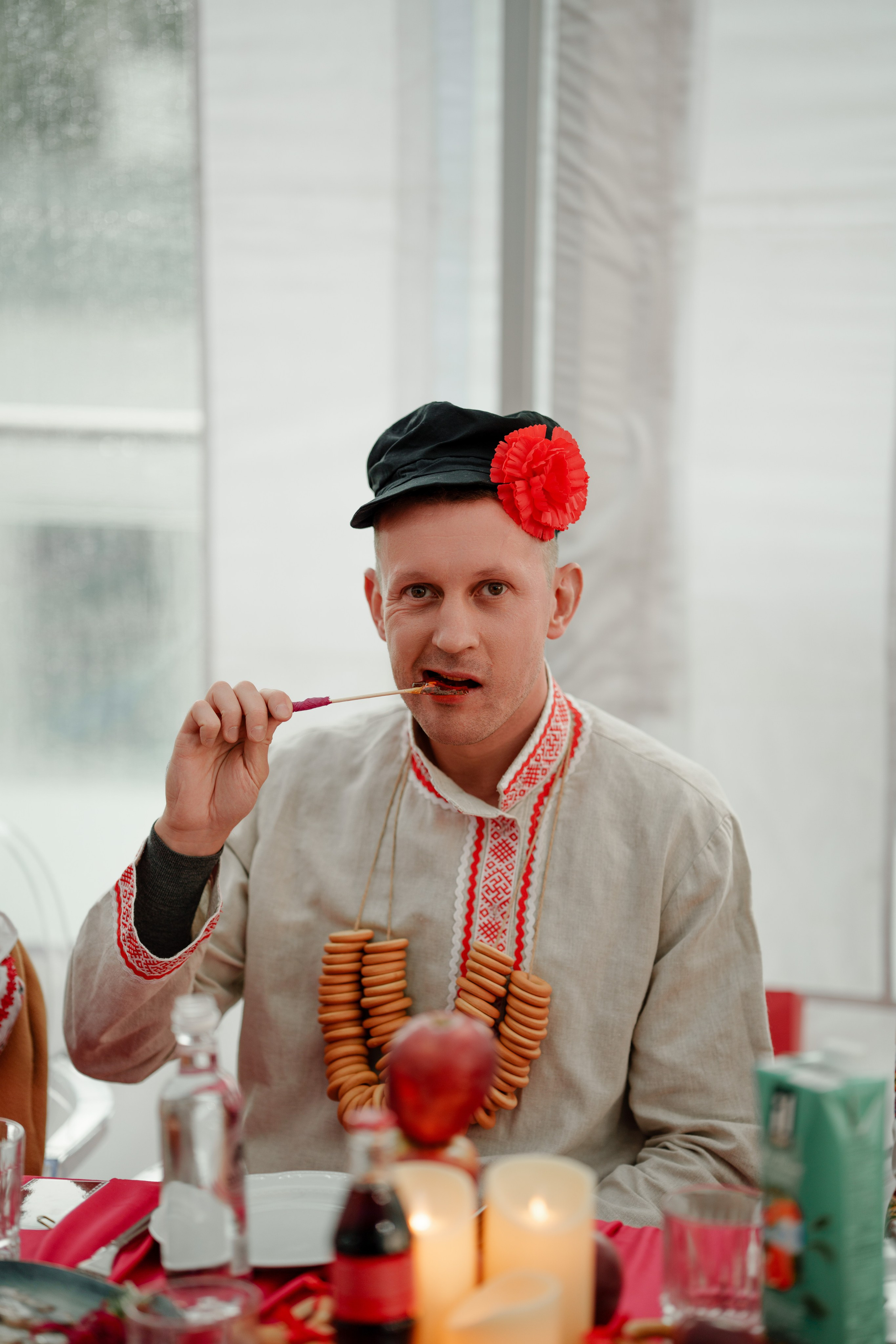 Репортажный фотограф на гендер пати в славянском стиле в Москве. Репортажный фотограф Москва Сергей Дружинин