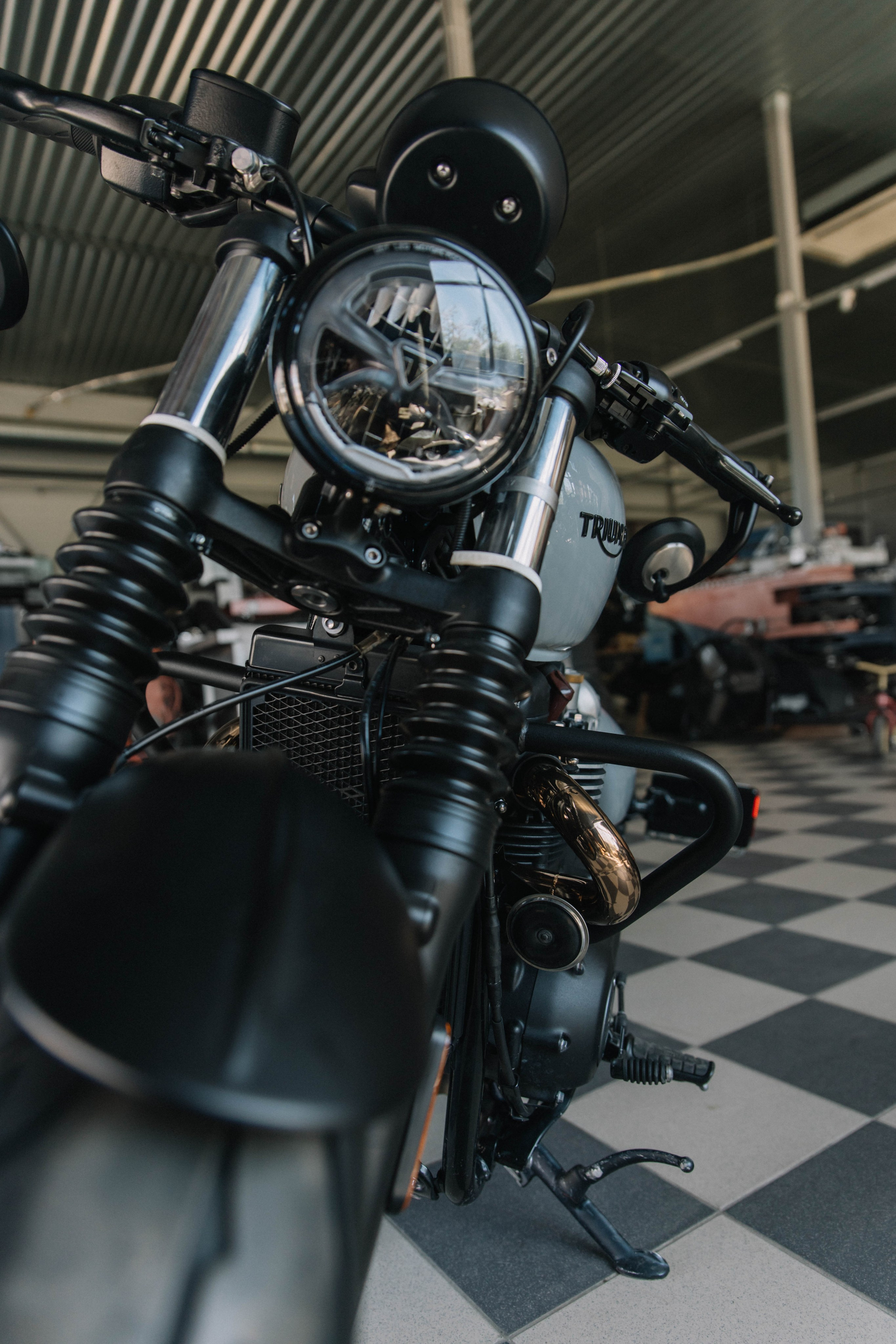 Triumph Bonnevilie Bobber. ......