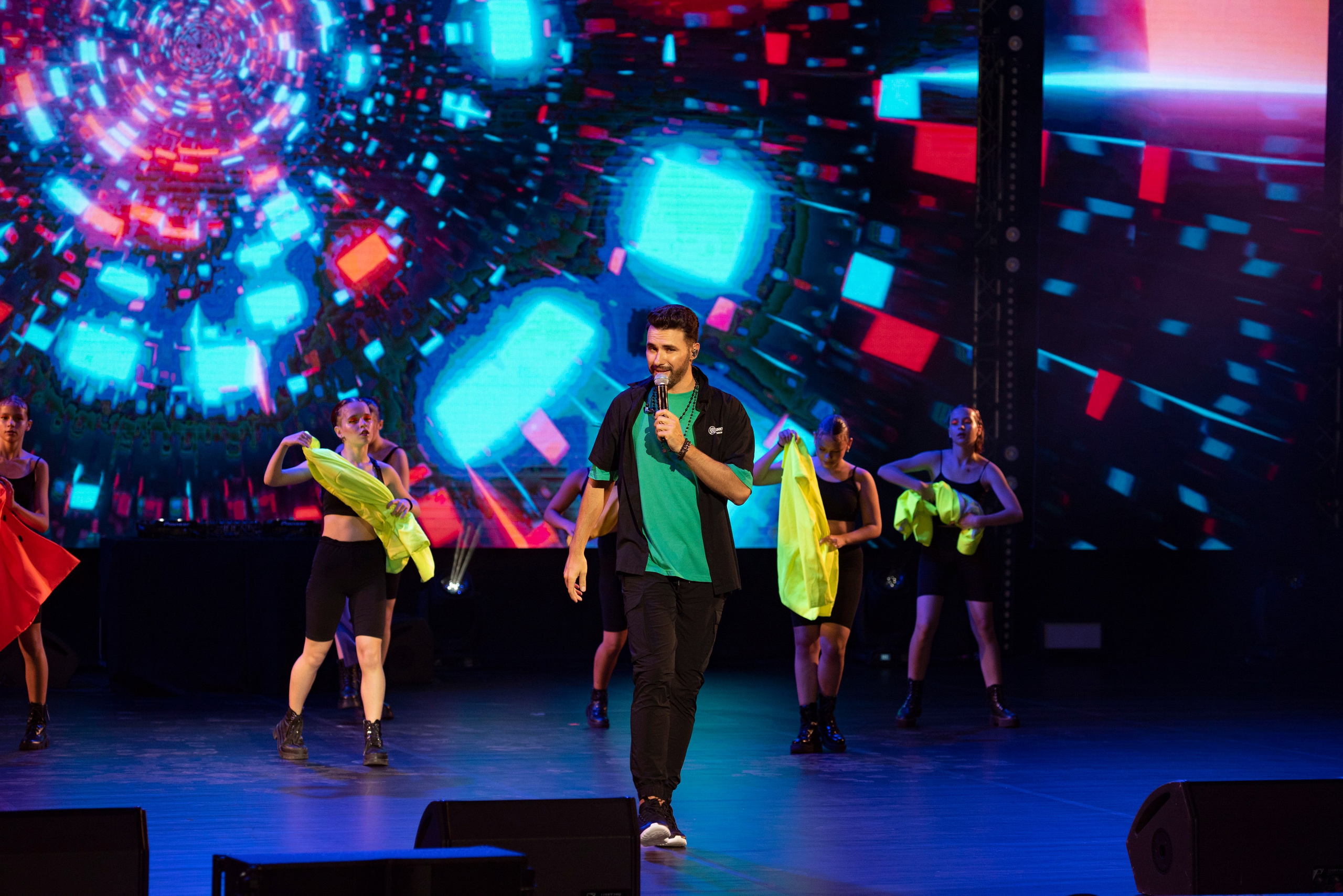 Фотограф на концерт. Свадебный, семейный, фэшн фотограф, школьный фотограф в Сочи