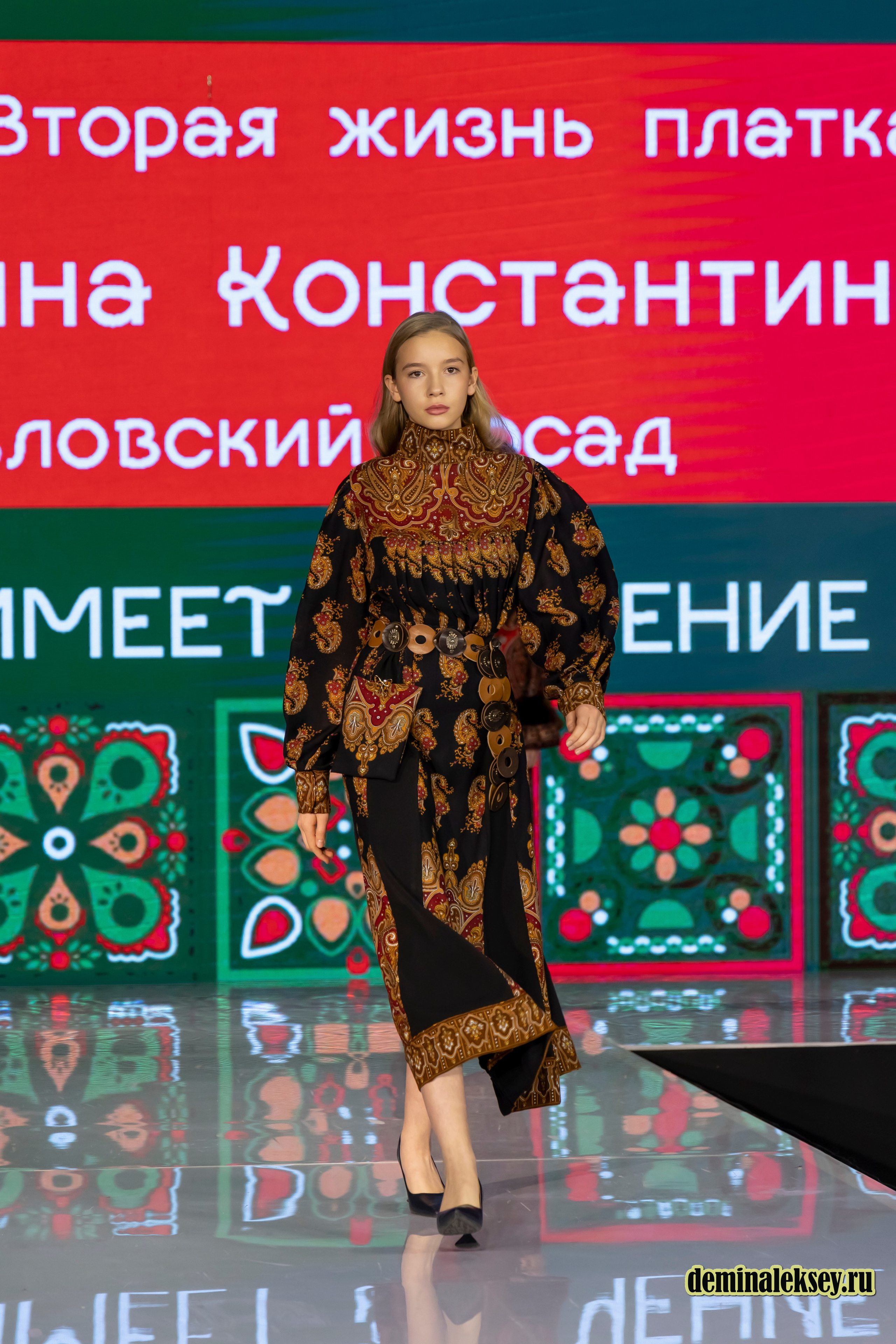 Показ бренда Павловский Посад на выставке Уникальная Россия 2025. Репортажный, семейный и студийный фотограф в Москве Демин Алексей