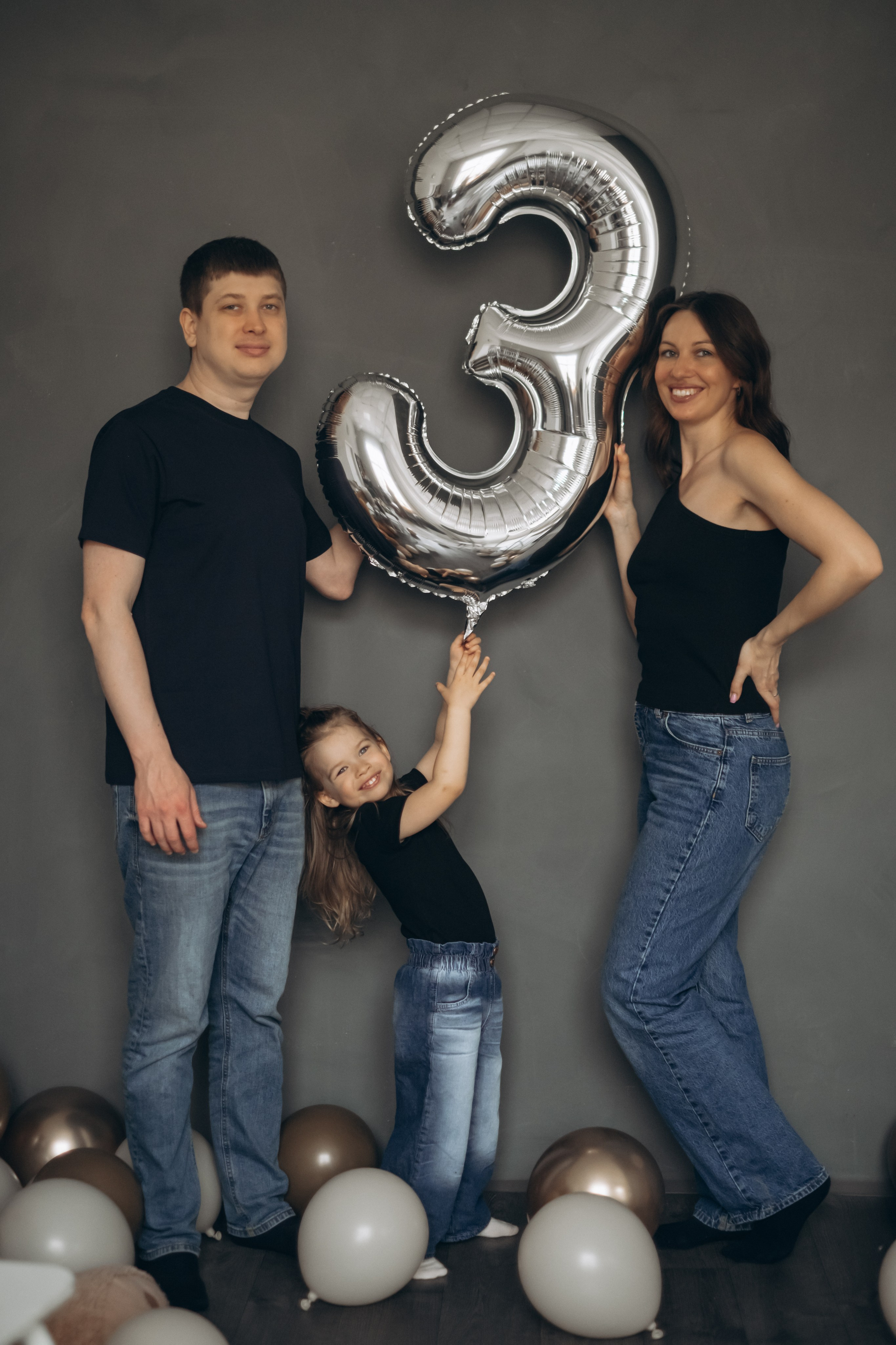 Фотосессия «День рождения» в минималистичной студии. Фотограф Новосибирск Анна Рождественская