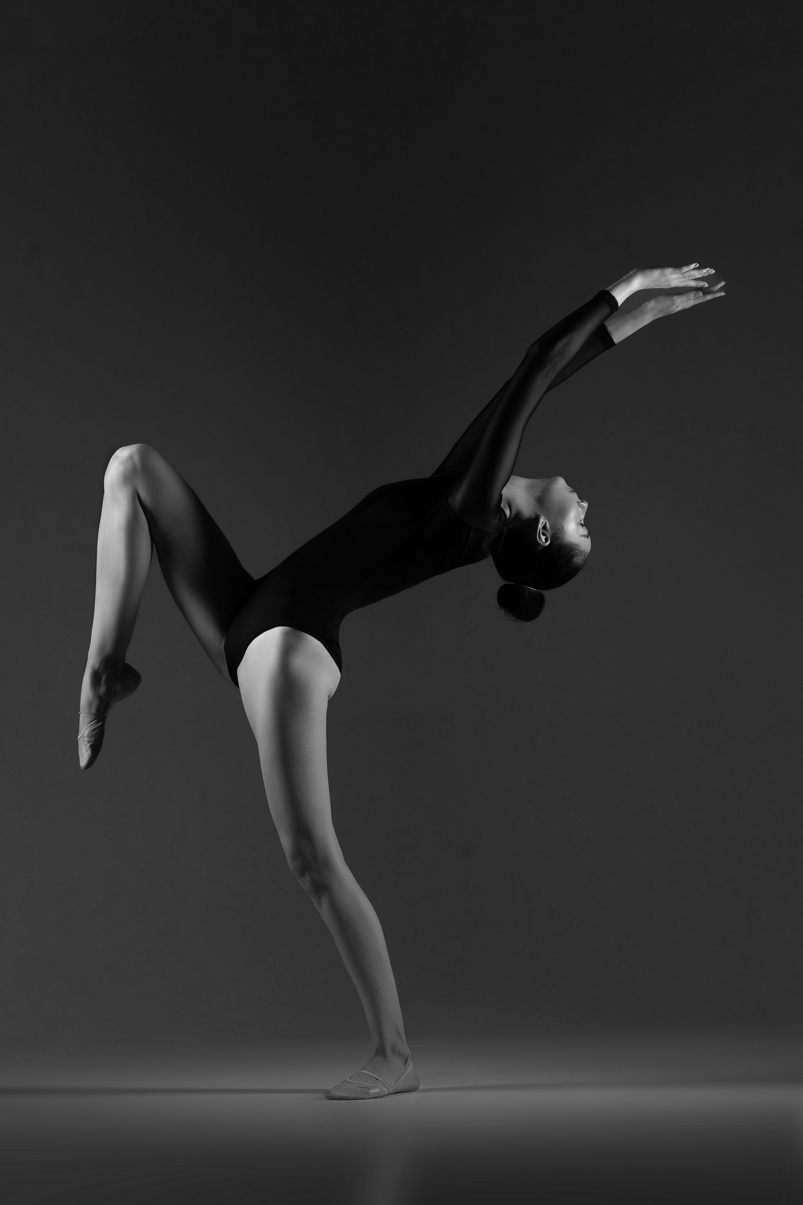 Гимнастка. Ирина Мезенцева | Женский и предметный фотограф | г. Омск