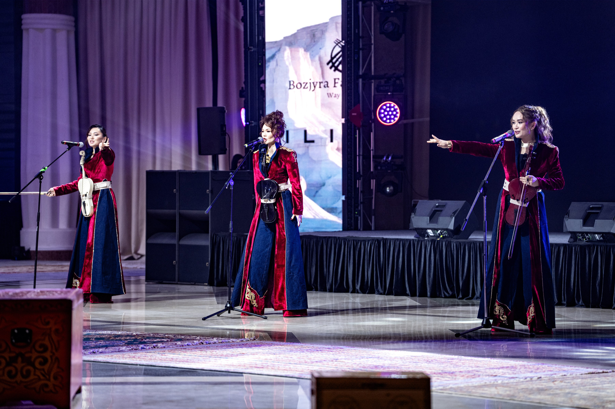 Backstage. Сайт Алматинского НЮ АРТ, будуар и фэшн фотографа Дениса Карпенко