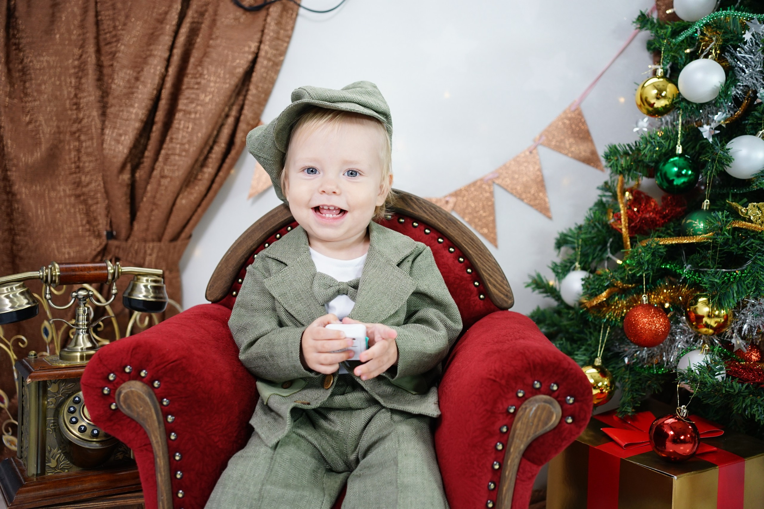 Бордовая зона. Детская Фотостудия ГОДОВАСИКИ в Санкт-Петербурге фотосесия на годик