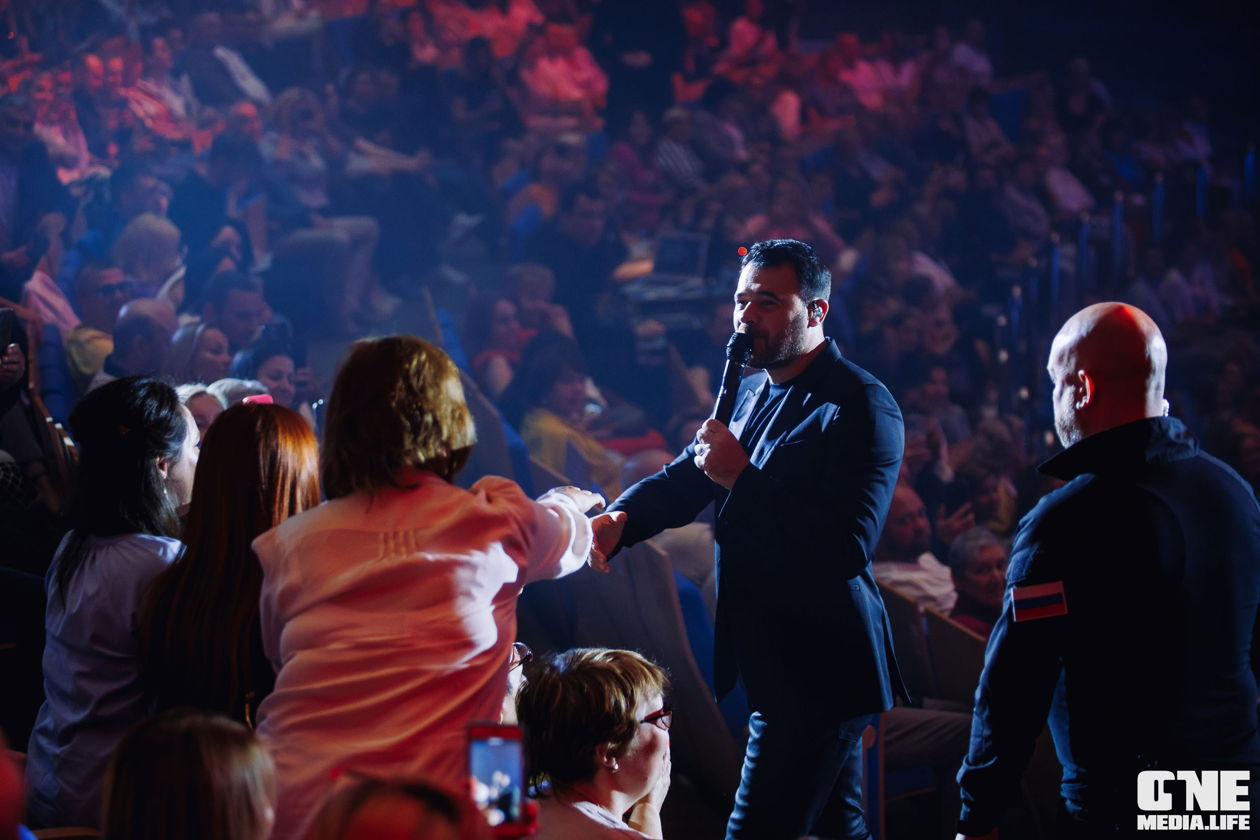 Фоторепортаж с концерта Эмина в Янтарь Холле. One Media Life: фоторепортажи, фотоотчеты с мероприятий и заведений