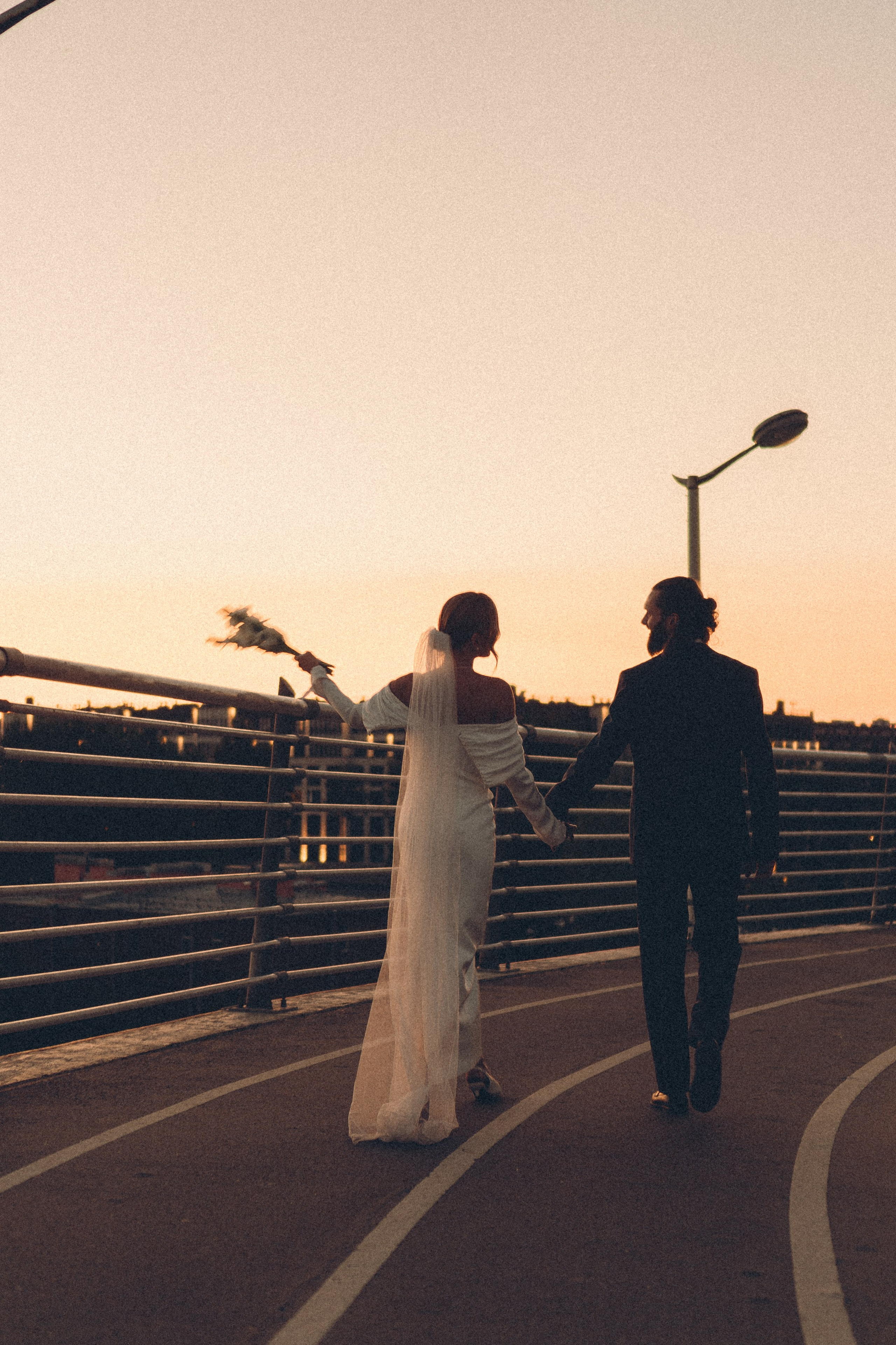 СВАДЕБНАЯ СЬЕМКА ВОЗЛЕ МСОТА БЕТАНКУРА НА КАБРИОЛЕТЕ. Профессиональный фотограф, Санкт-Петербург — Виктория Богомолова