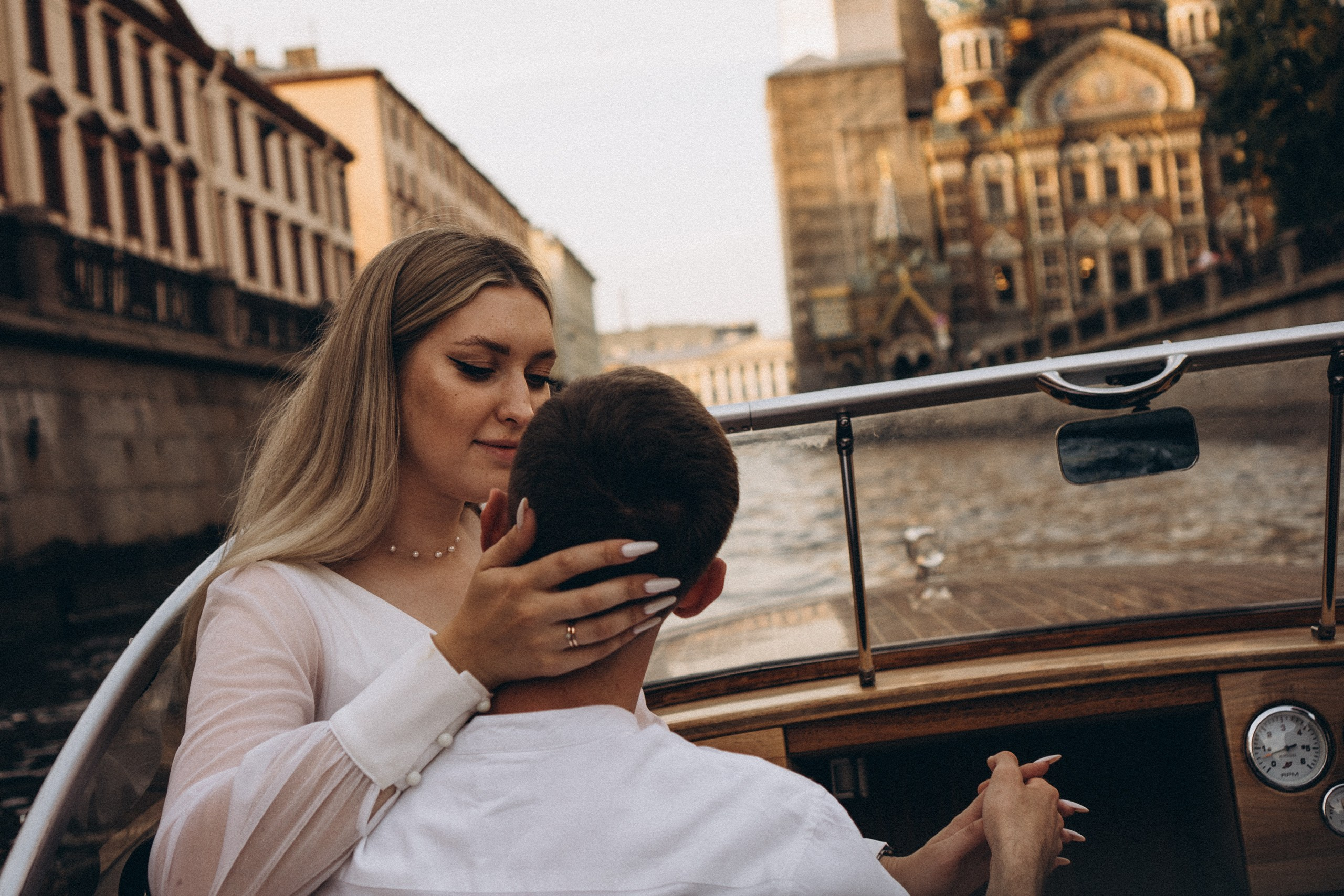 СВАДЕНБНАЯ СЬЕМКА НА КАТЕРЕ ПО КАНАЛАМ САНКТ-ПЕТЕРБУРГА И В АКВАТОРИИ НЕВЫ. Профессиональный фотограф, Санкт-Петербург — Виктория Богомолова