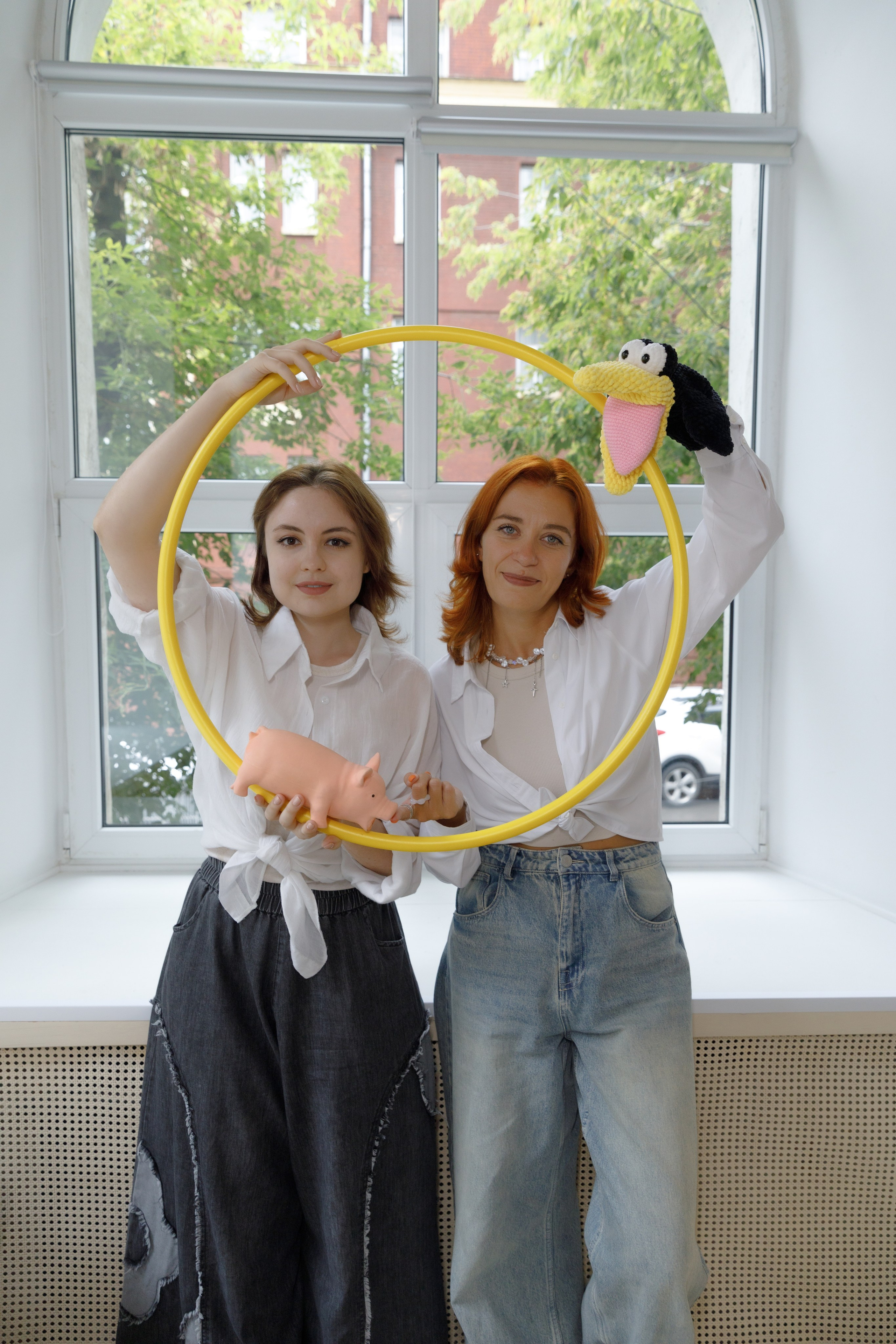 Юлианна и Анна в кабинете Dir Floor Time. Фотограф в Москве Слуцкая Наталья, репортаж, портрет, контент