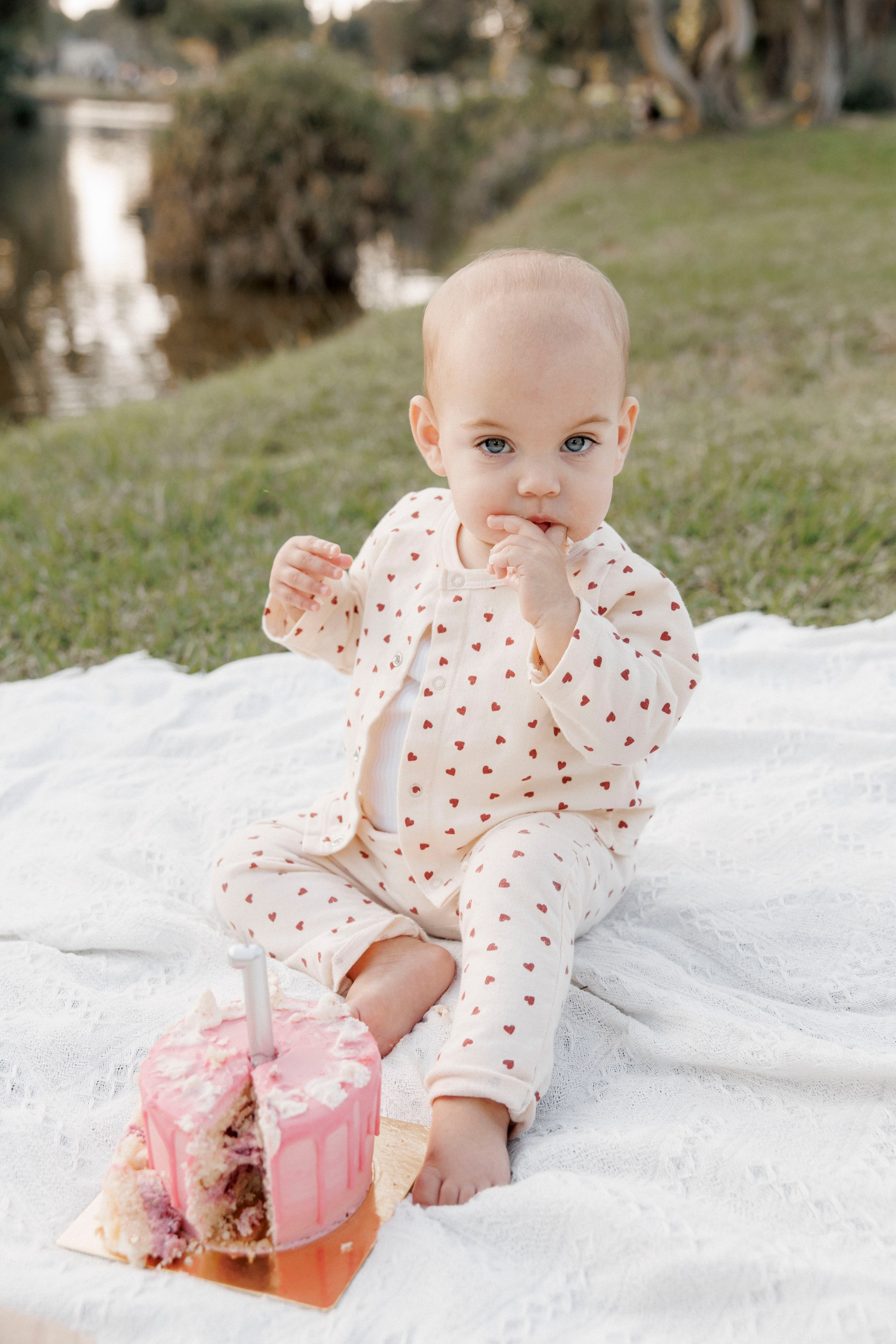 First year photoshoot inside the park (sunset). Wedding and family photographer