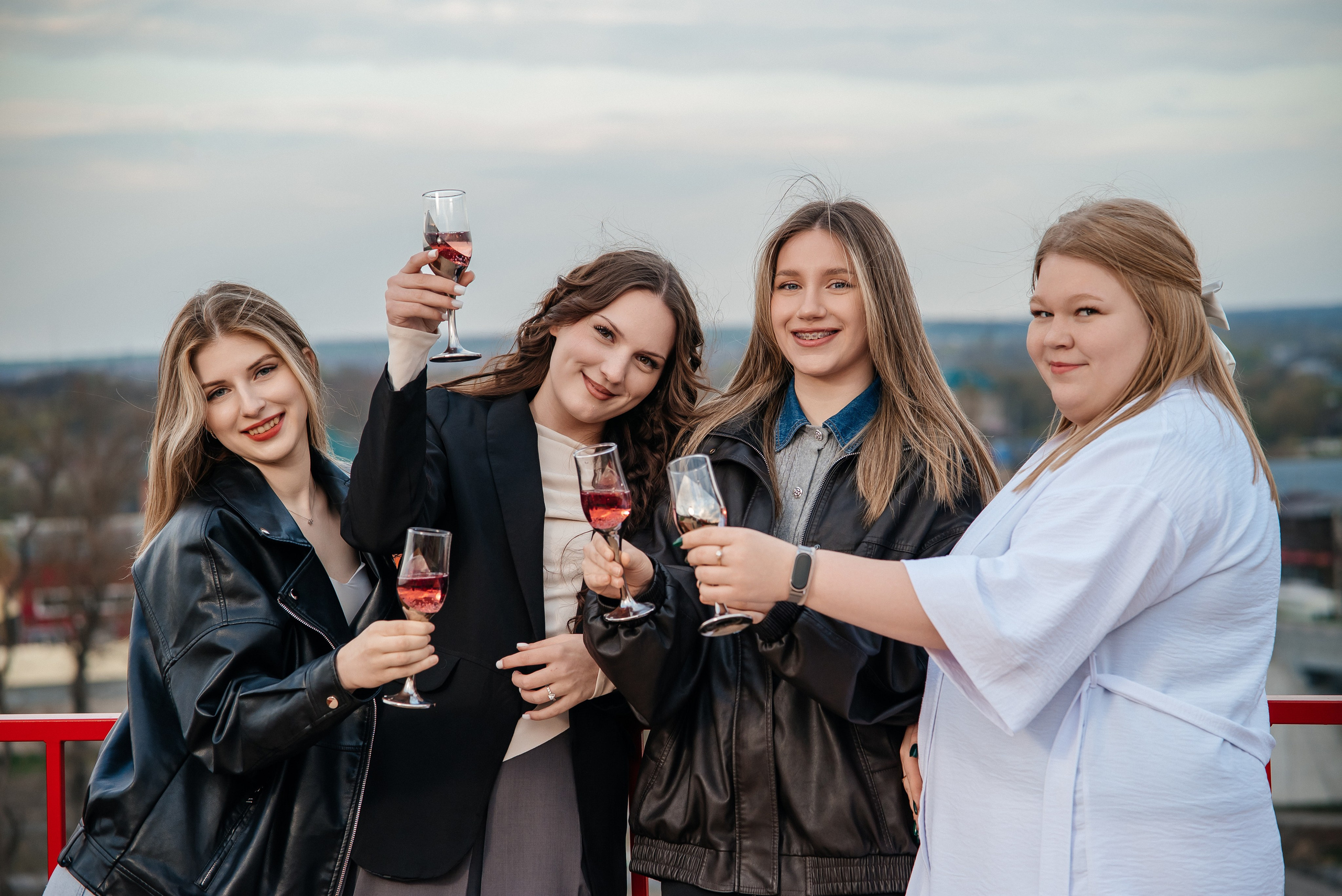 Студенческая весна. Школьный фотограф в Валуйках. Фотосессии для выпускников и изготовление выпускных альбомов в городе Валуйки и в Белгородской области