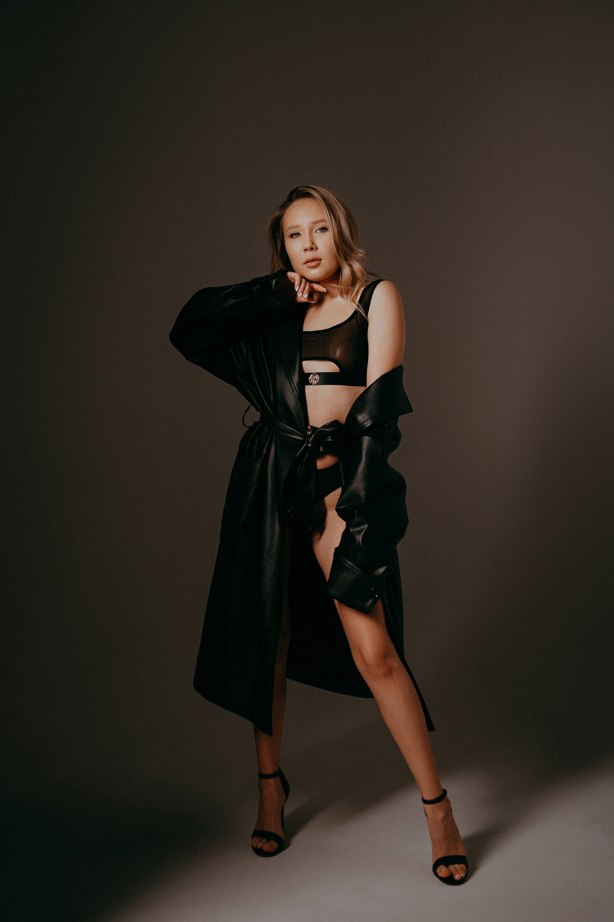 Съёмка в плаще. Фотограф Алексей Кутырёв