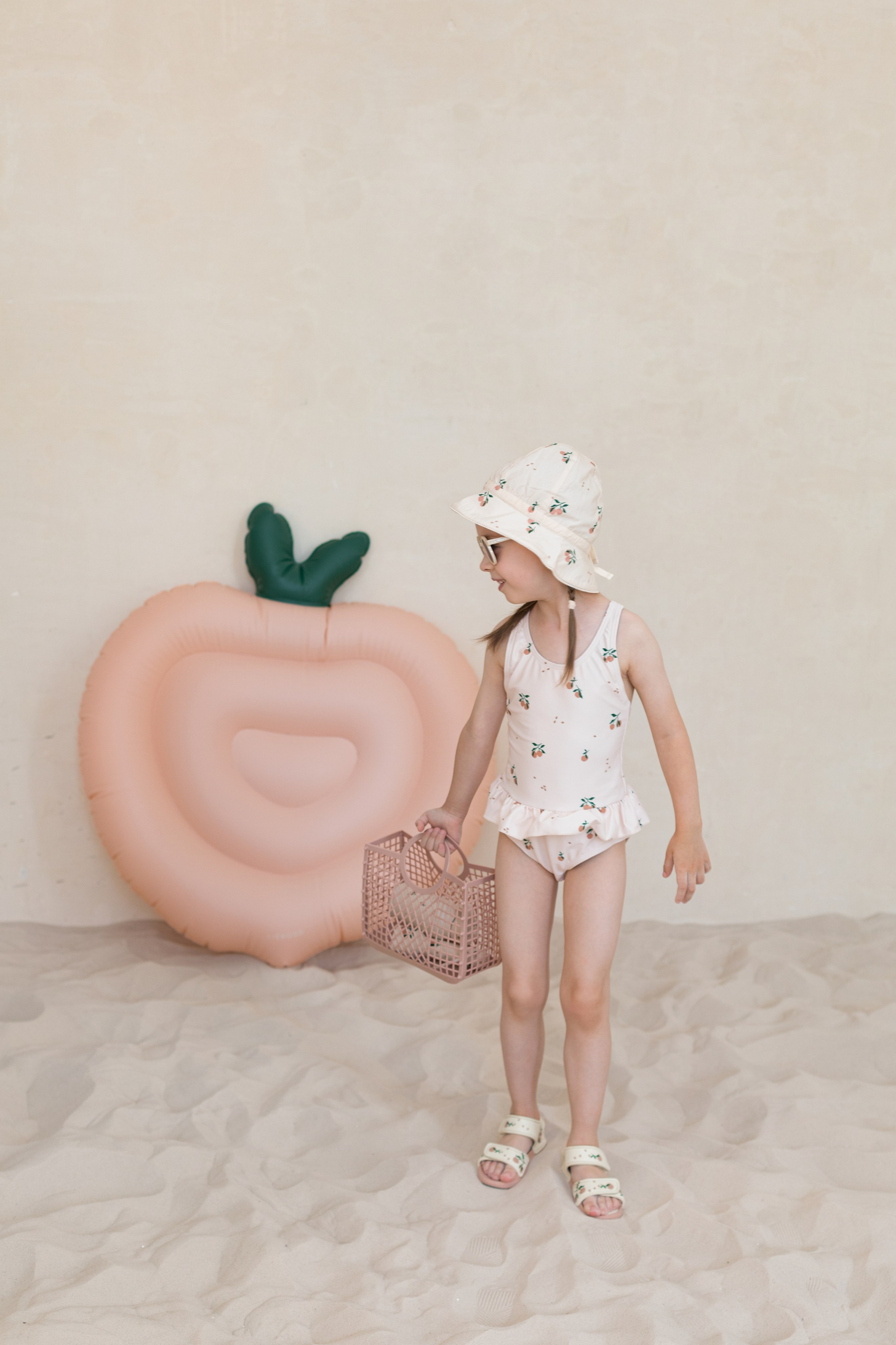 Фотосессия в песке для детского бренда. Детский и контент фотограф Надя Волкова Санкт-Петербург