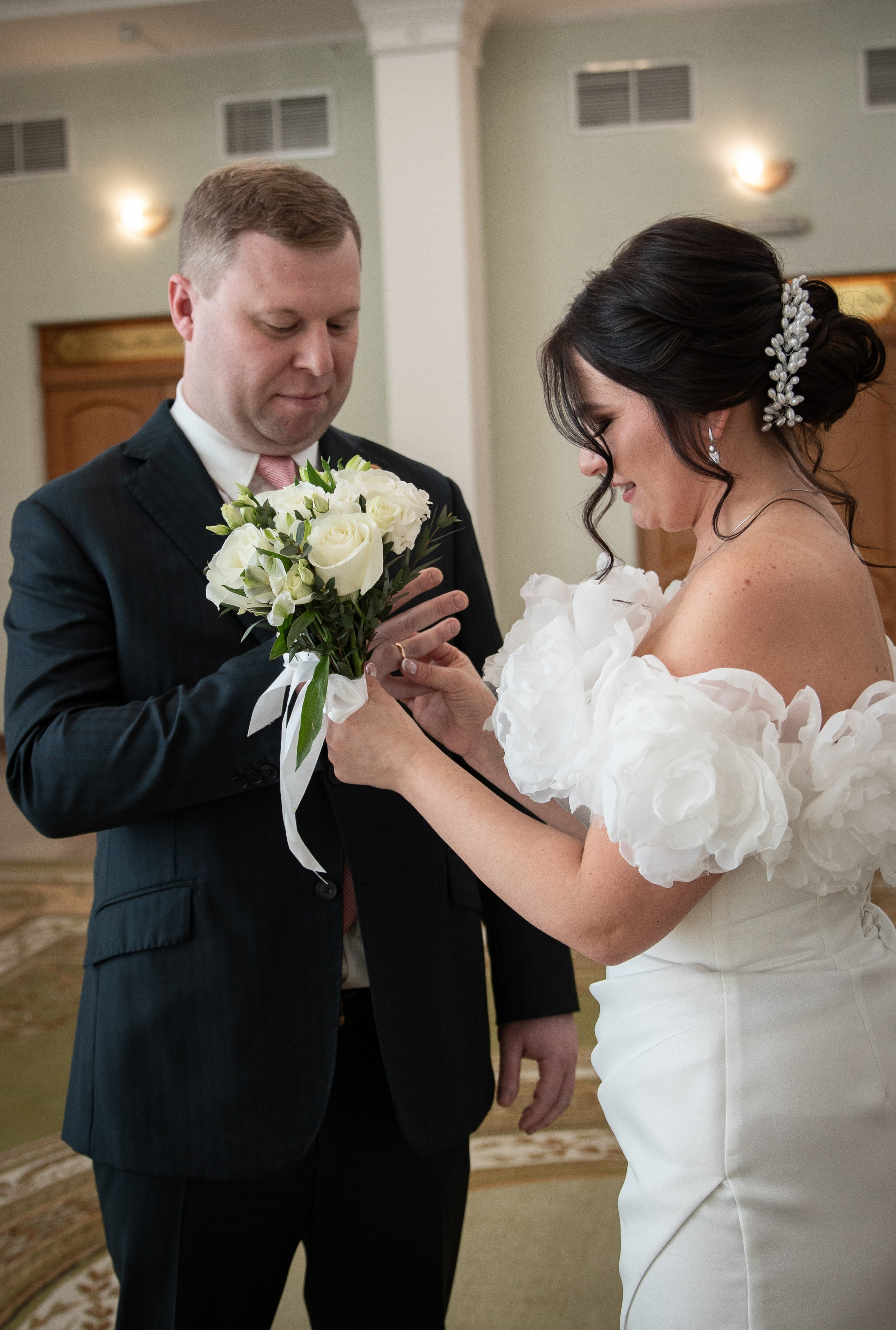 Свадебная фотосессия — ЗАГС и прогулка в день любви. Портретный фотограф в Санкт-Петербурге Савельева Ольга