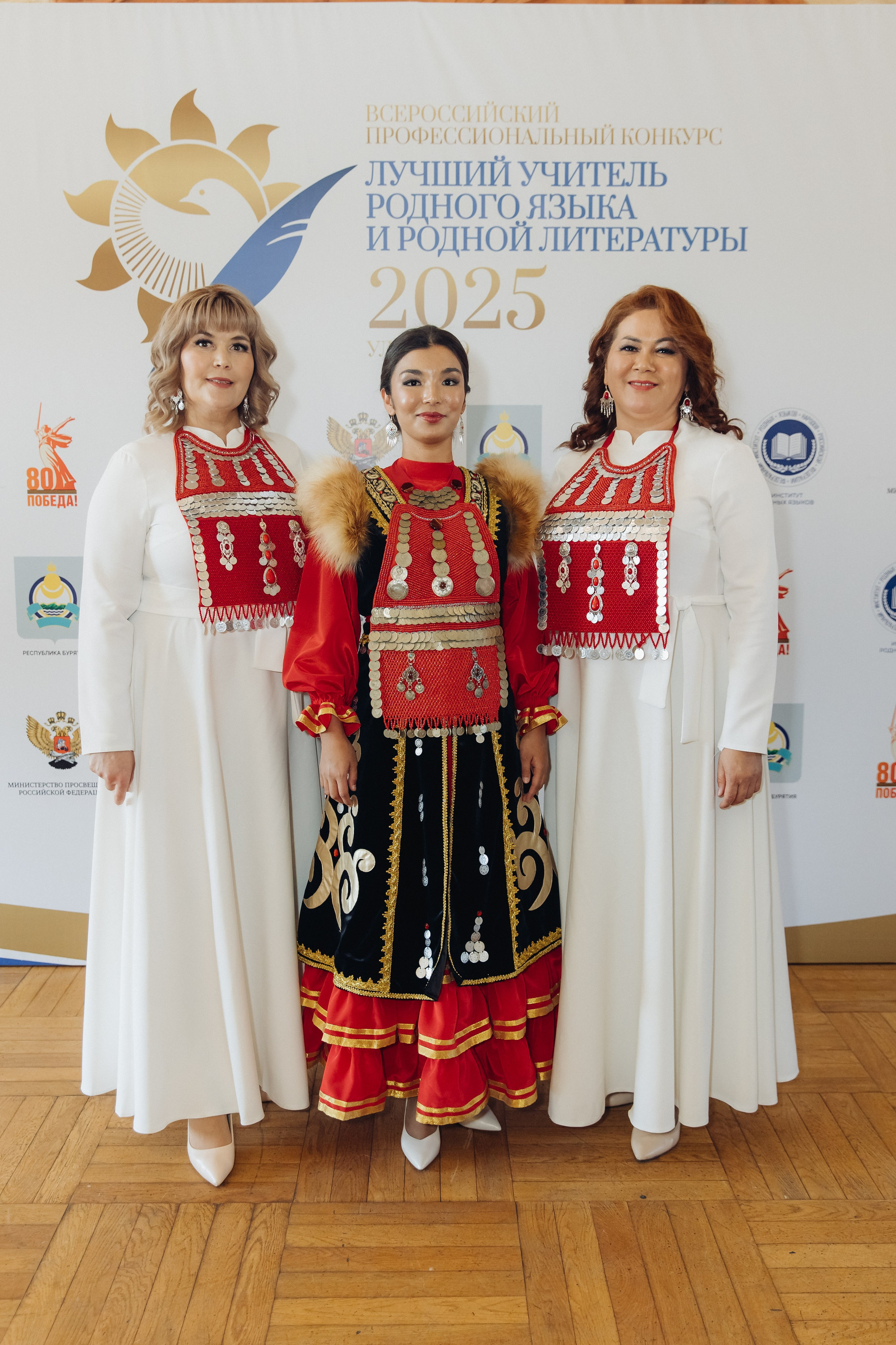 Лучший учитель родного языка и литературы 2025. Свадебный и семейный фотограф в Улан-Удэ