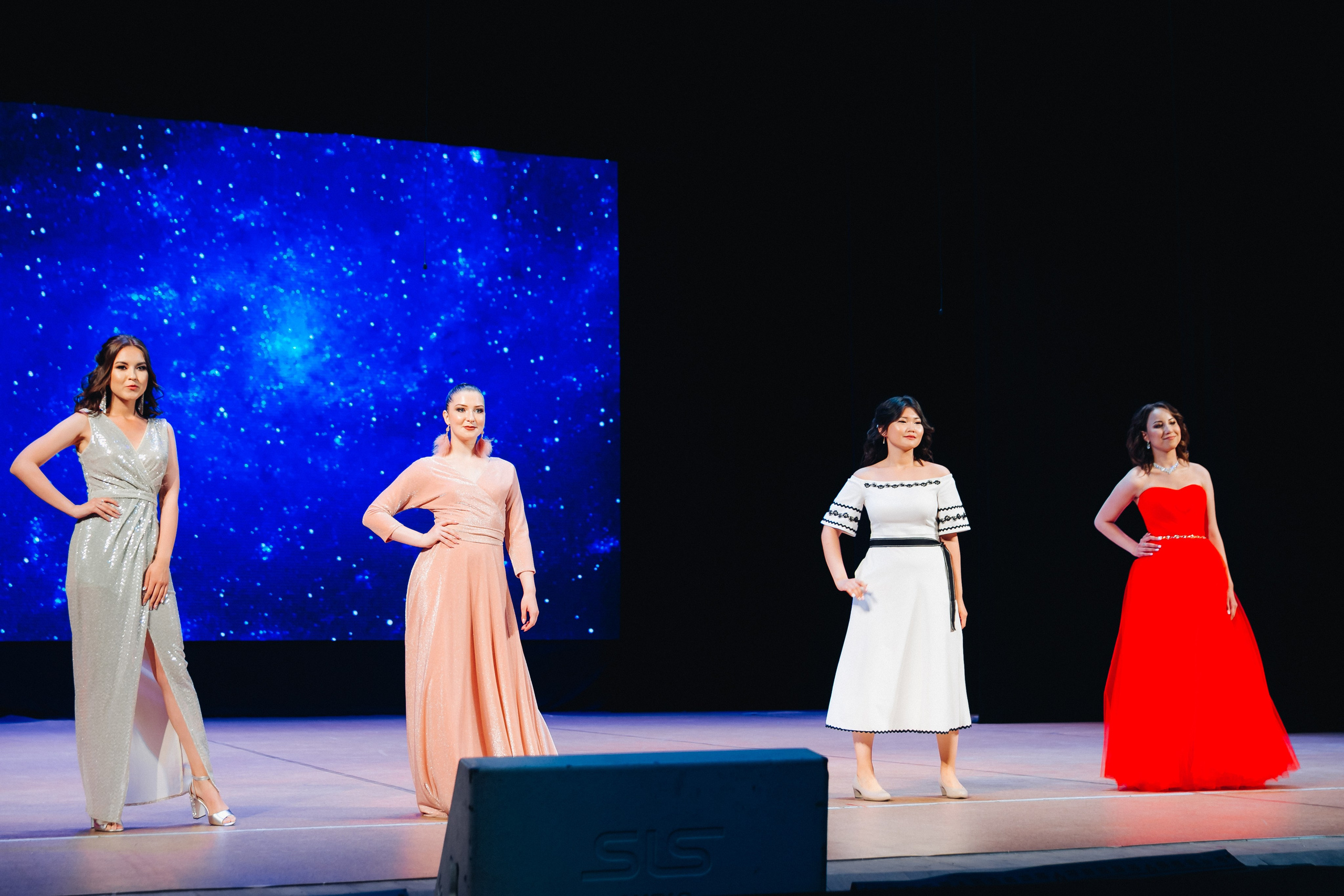 Вручение аттестатов 14 Гимназия. Свадебный и семейный фотограф в Улан-Удэ