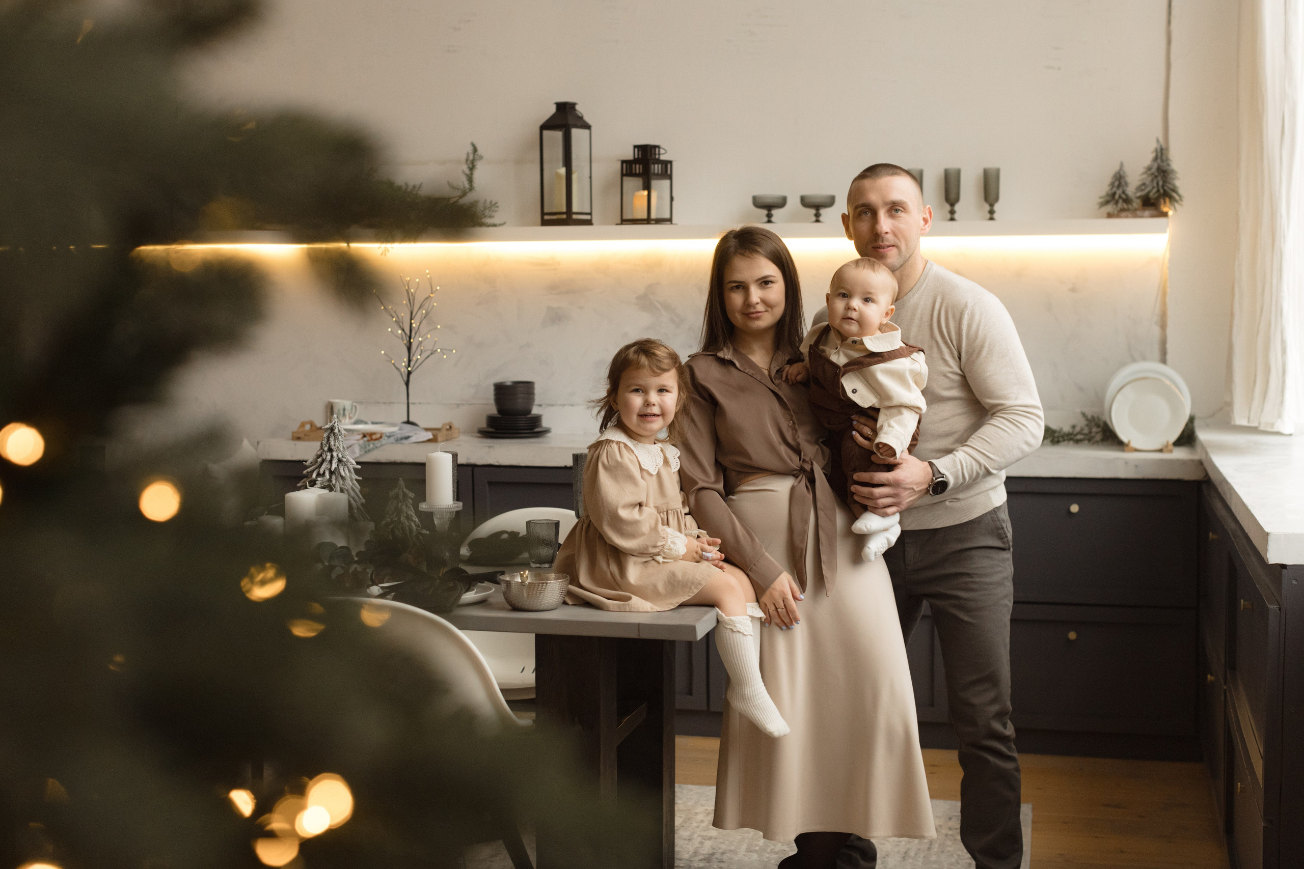 Новогодняя съемка в Мун (зал Семейный). Фотограф беременности и новорожденных в Красноярске Вета Ланская