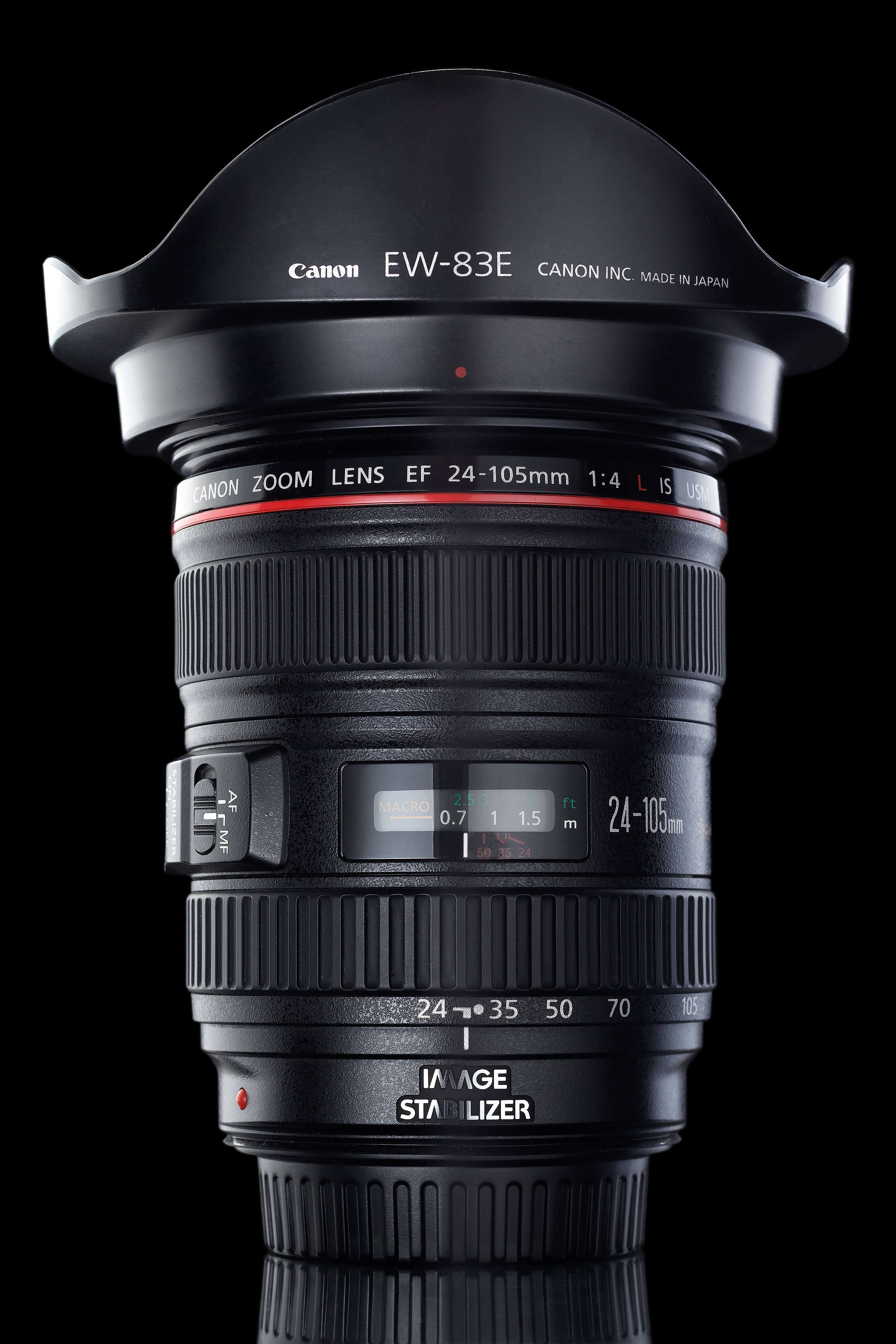 Объектив Canon EF 24-105 L 4 чёрный фон предметное фото
