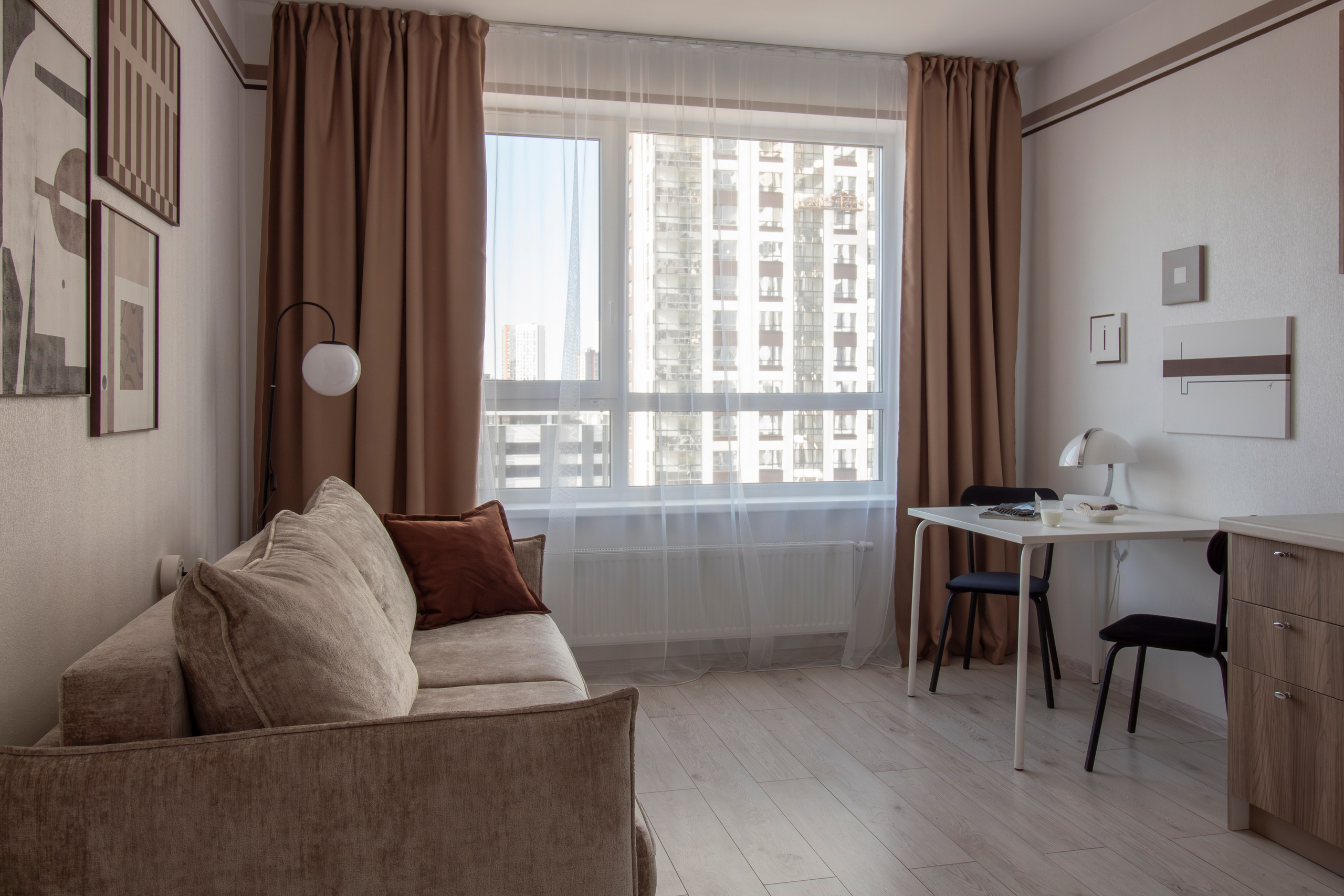 Параллельные линии — геометричная квартира для сдачи в аренду. Хоумстейджинг и дизайн. Екатеринбург