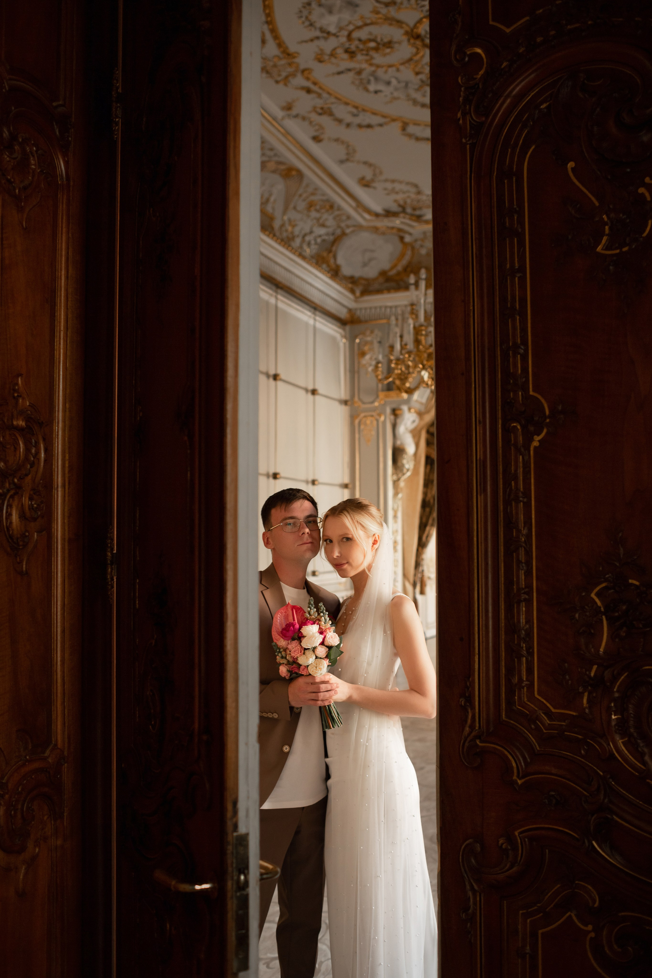 Свадебная фотосессия во дворцах Петербурга. Свадебный фотограф Кирилл Белый