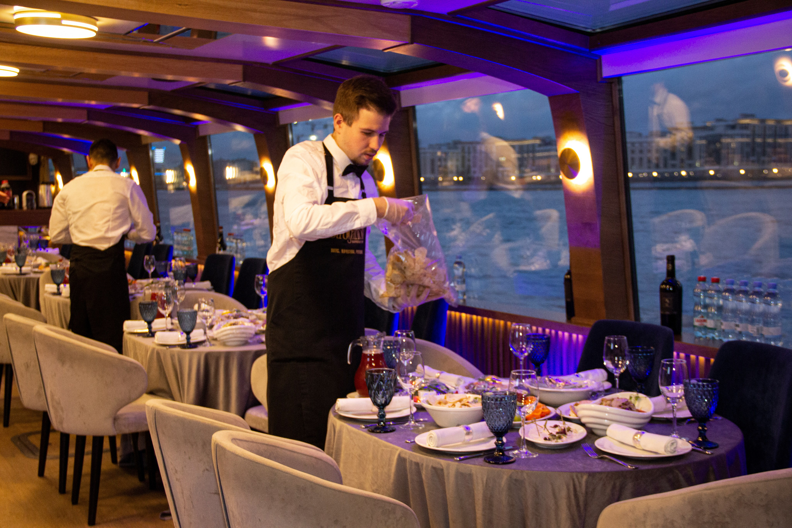 Съемка для сайта аренды катеров в Санкт-Петербурге, подготовка к свадебной прогулке по рекам и каналам. Фотограф в Санкт-Петербурге Смирнова Диана