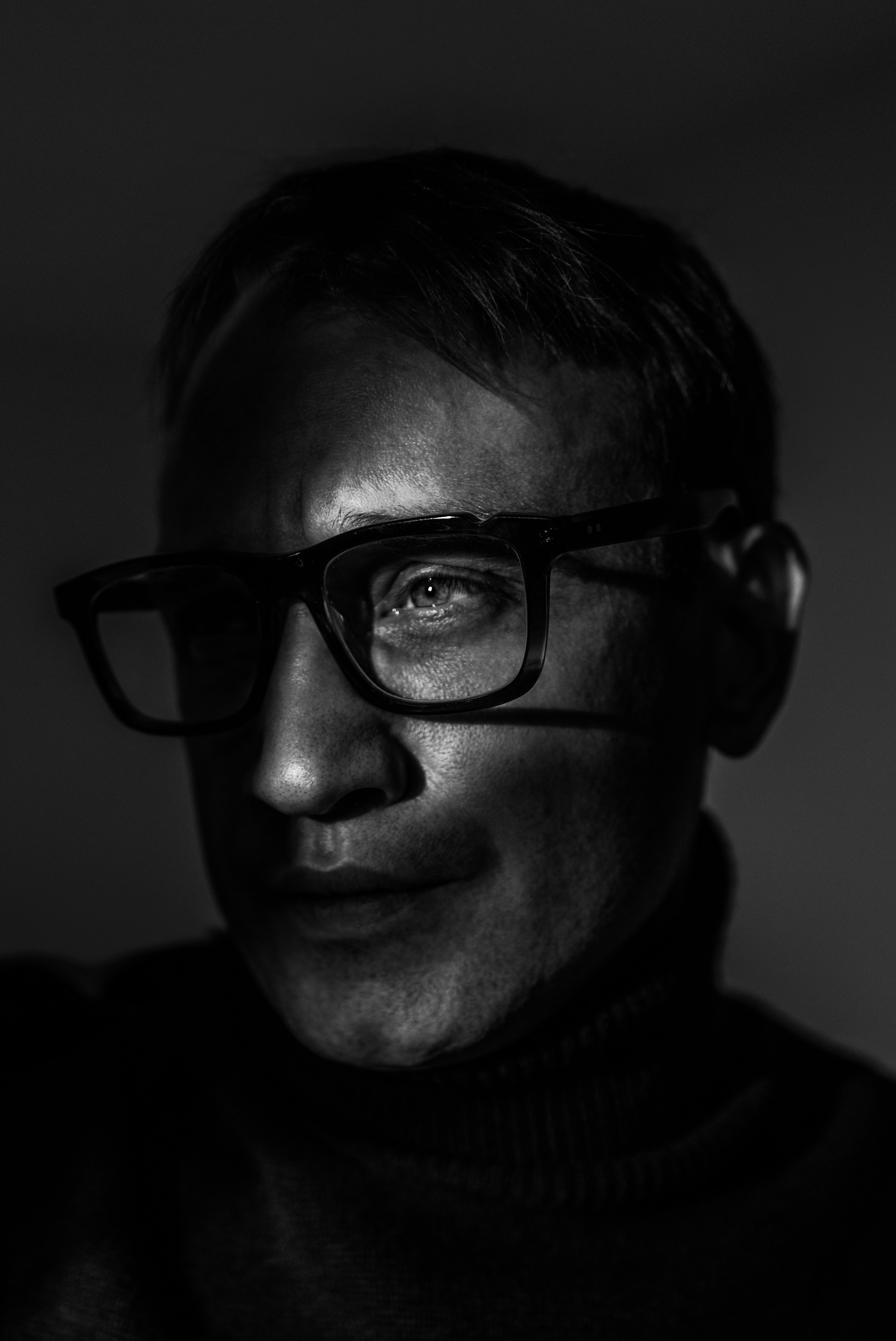 Пример черно-белого портрета Михаила Тройника от фотографа Евгении Безрук