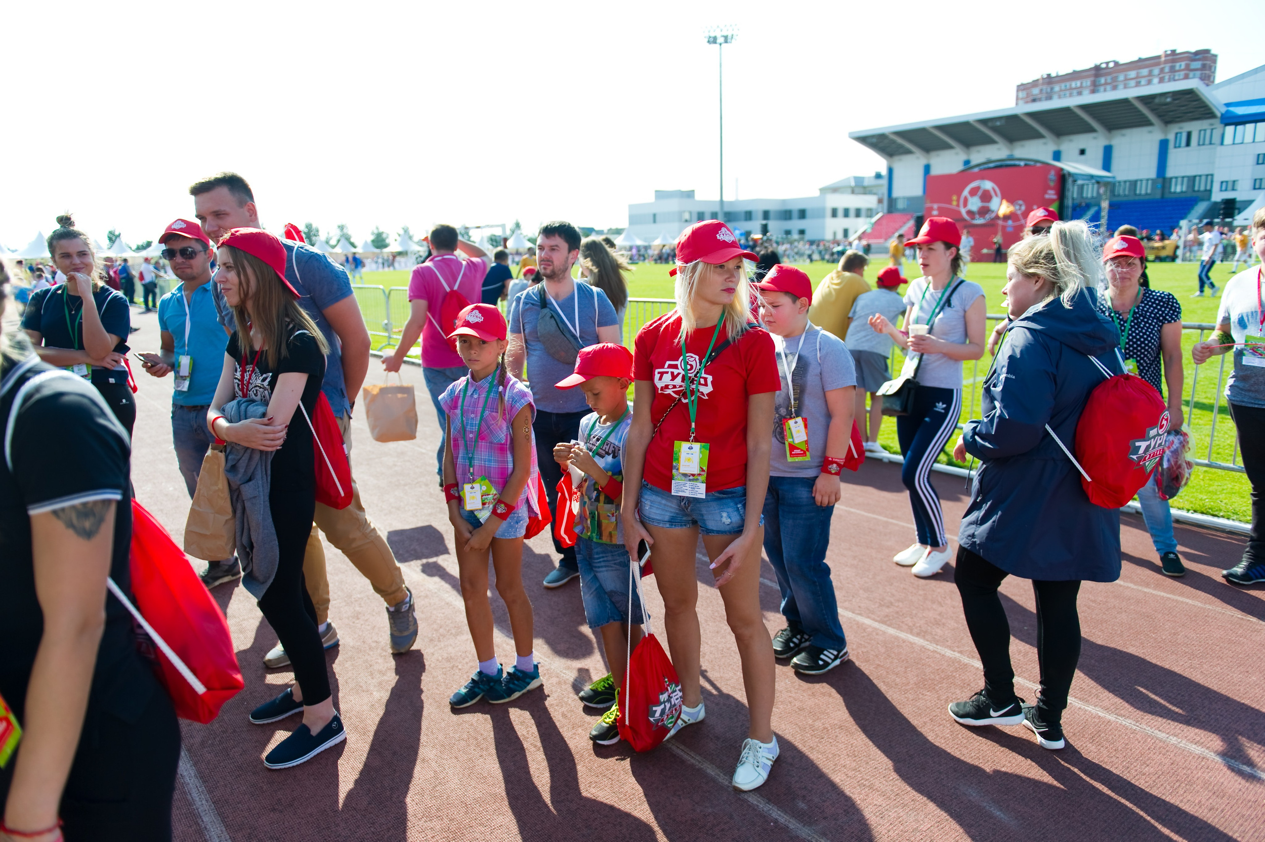Турбофутбол (корпоративное соревнование «Пятерочки»). Репортажный фотограф и видеограф Слава Думчев. Тимбилдинги, отчетники, корпоративы