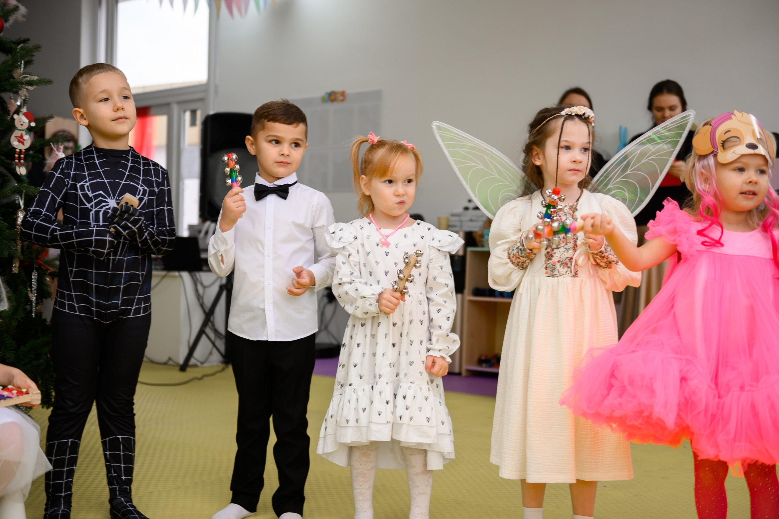 Елка 2025 в детском саду Мишка клуб. Свадебный и семейный фотограф София Невская