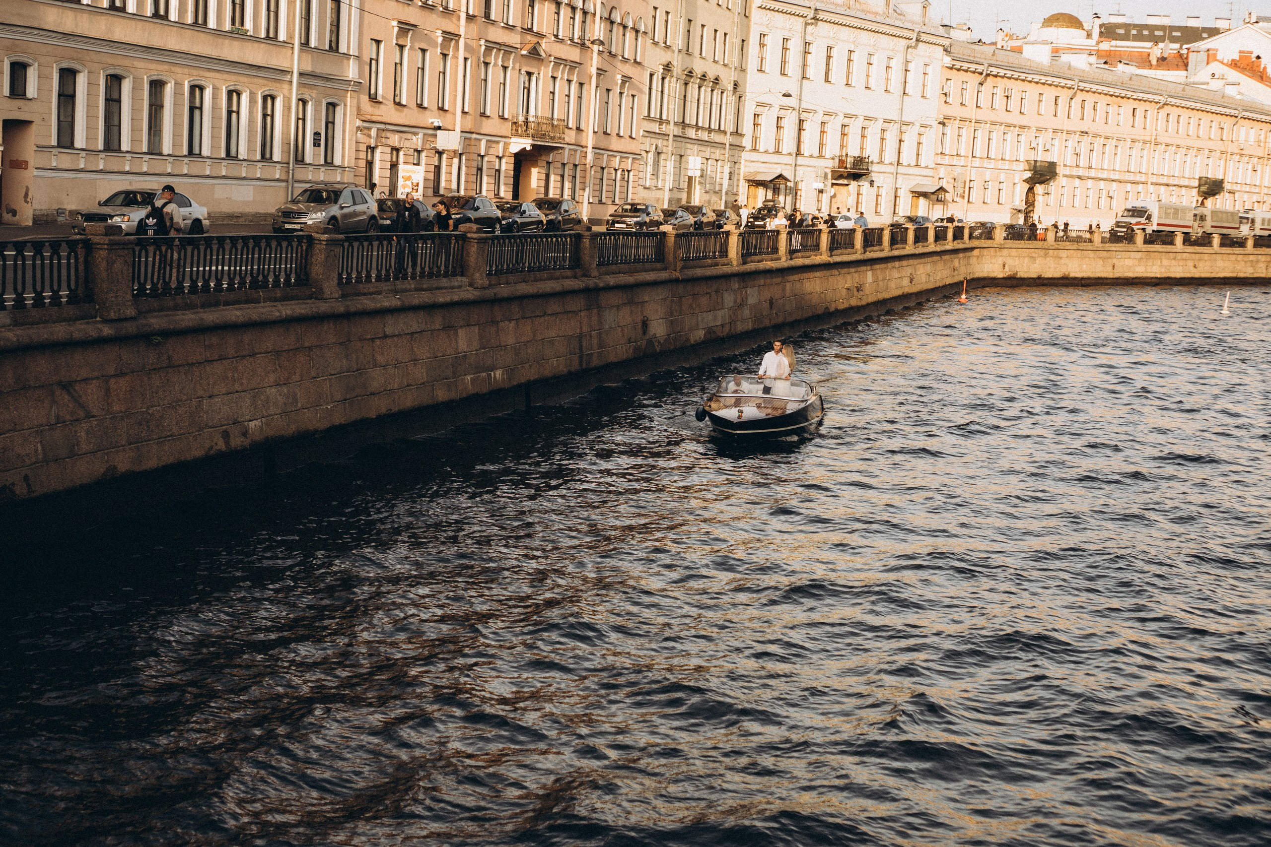 СВАДЕНБНАЯ СЬЕМКА НА КАТЕРЕ ПО КАНАЛАМ САНКТ-ПЕТЕРБУРГА И В АКВАТОРИИ НЕВЫ. Профессиональный фотограф, Санкт-Петербург — Виктория Богомолова