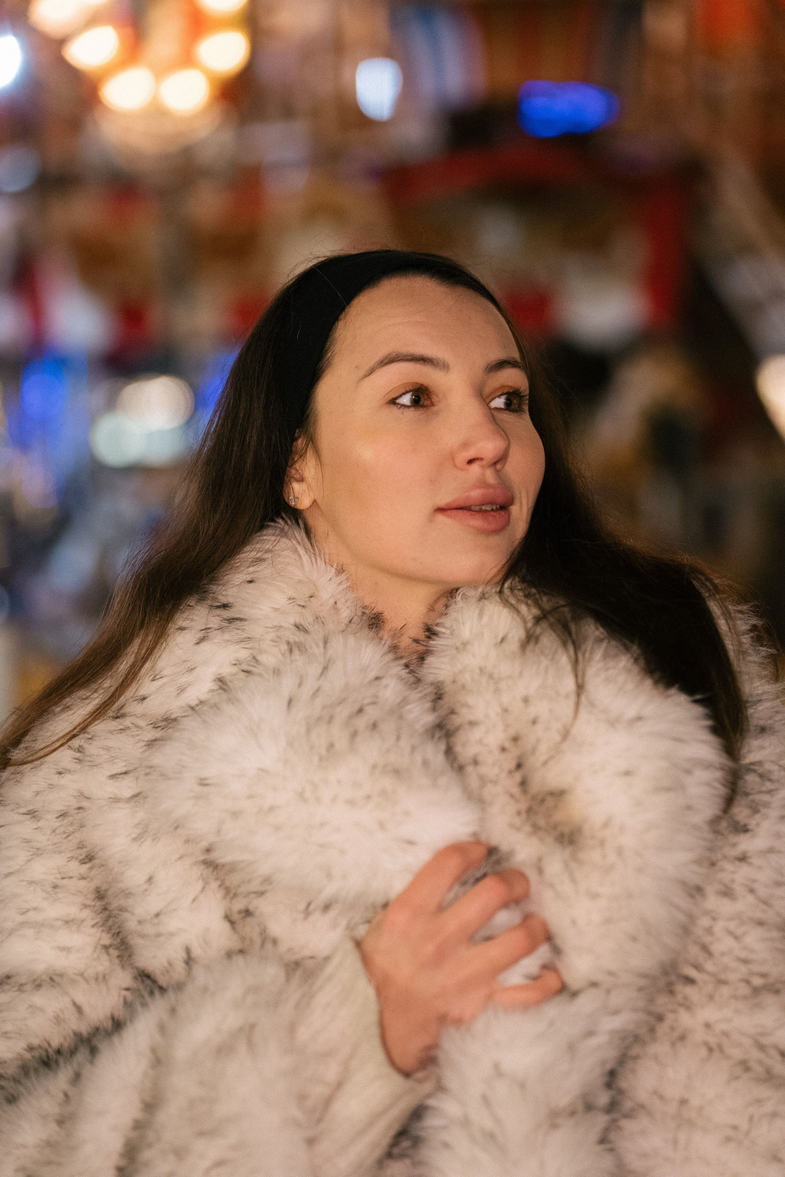 ПРОГУЛКА НА МАНЕЖНОЙ ПЛОЩАДИ ДЛЯ ДЕВУШКИ ПЕРЕД НОВЫМ ГОДОМ (НОВОГОДНЯЯ ФОТОСЕССИИЯ НА МАНЕЖНОЙ ПЛОЩАДИ). Профессиональный фотограф, Санкт-Петербург — Виктория Богомолова