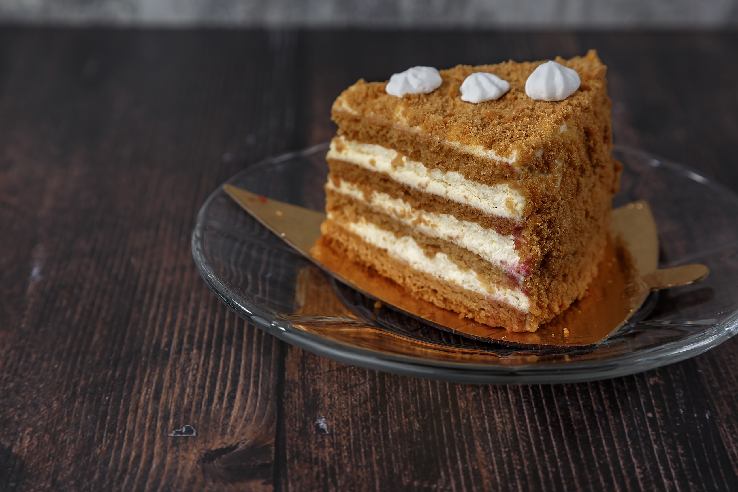 пирожное кофейни-кондитерской Konfi