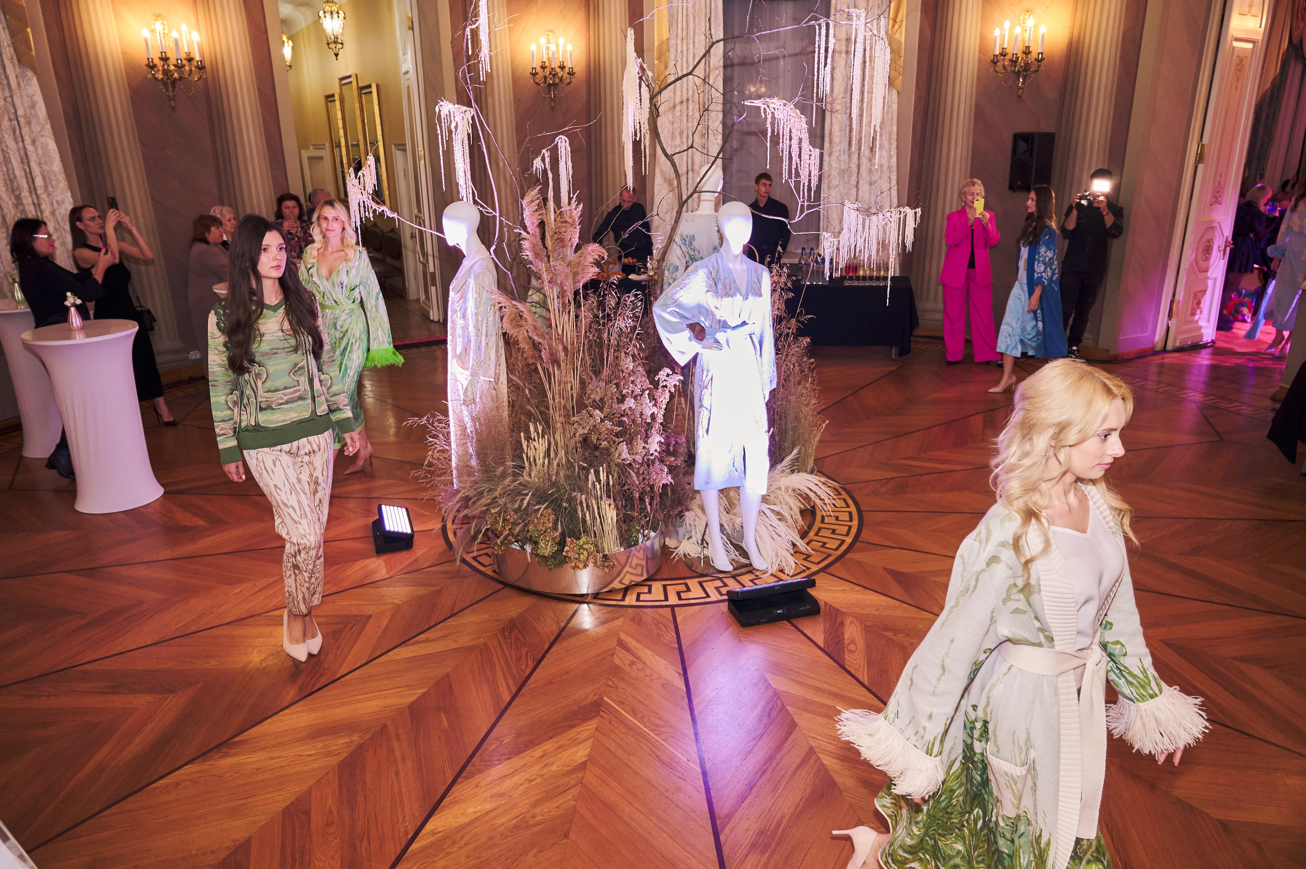 21.09.22 Люблино — Показ коллекции платьев. Никита Хохловский фото и видео продакшн