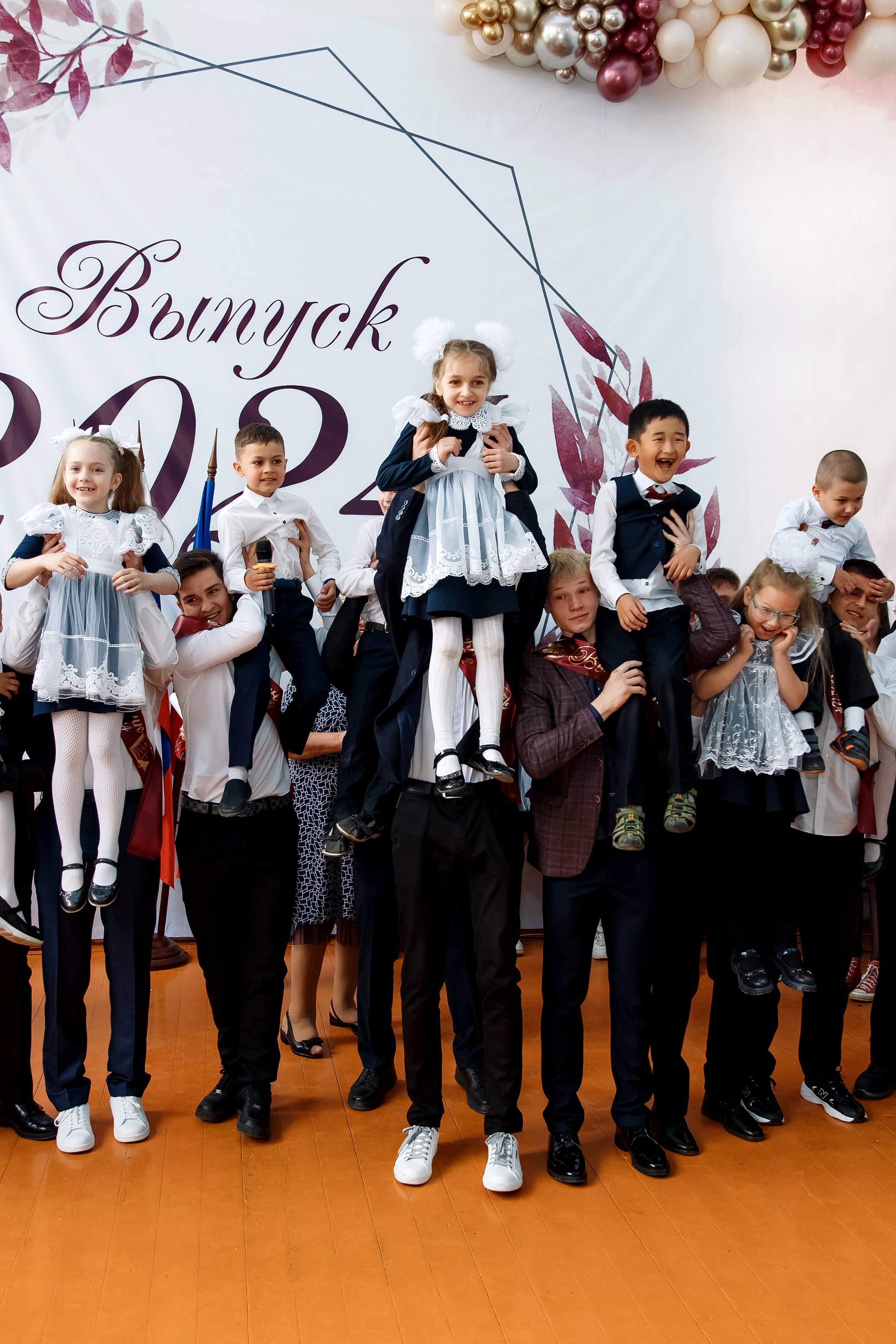 11 класс Последний звонок. Фотограф Любовь Корниенко, Примоский край