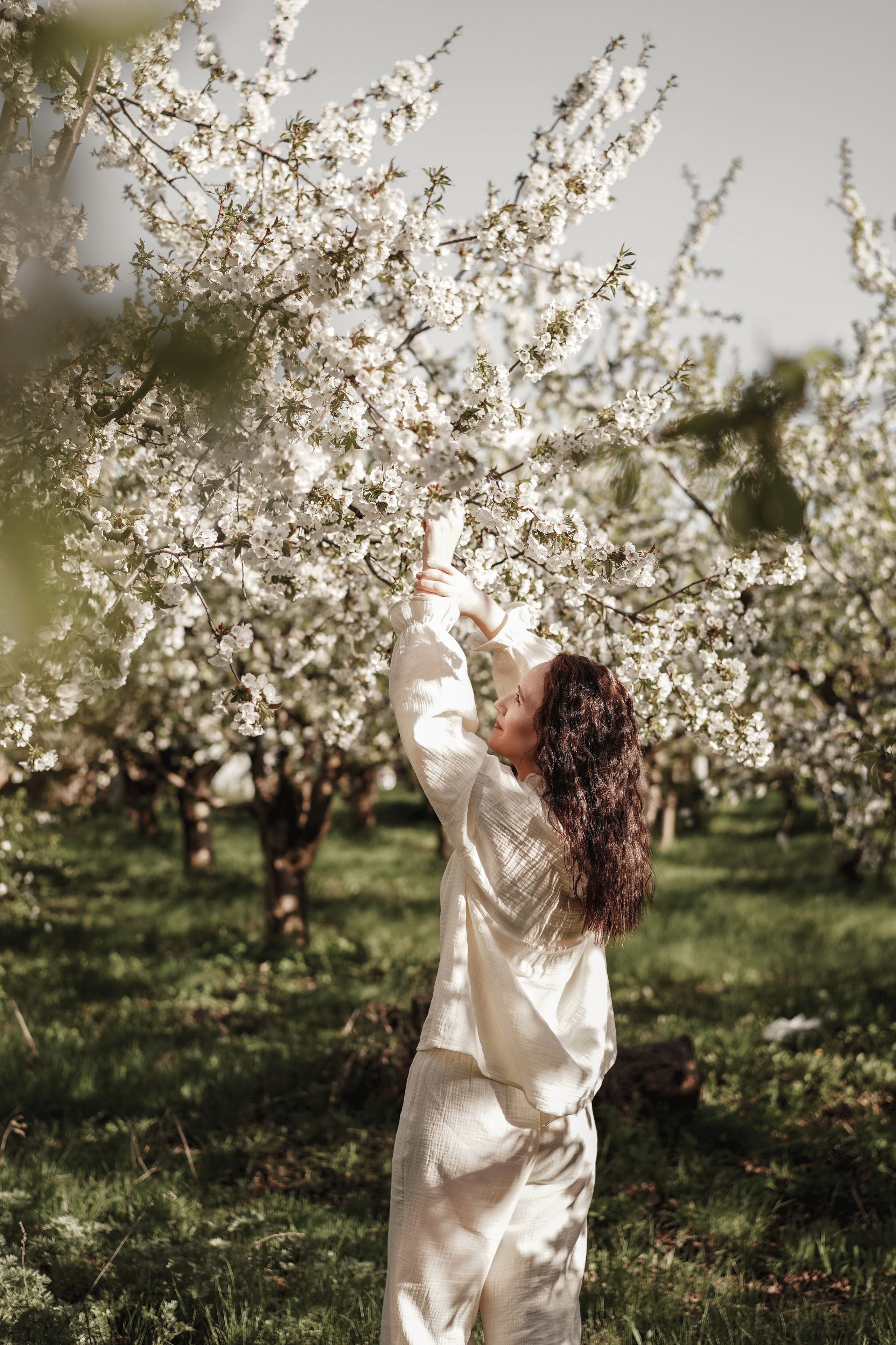Семейная фотосессия на цветущих садах. Свадебный фотограф в Ростове-на-Дону. Таинство Крещения и Венчания, семейные фотосессии. Алёна Чёботова