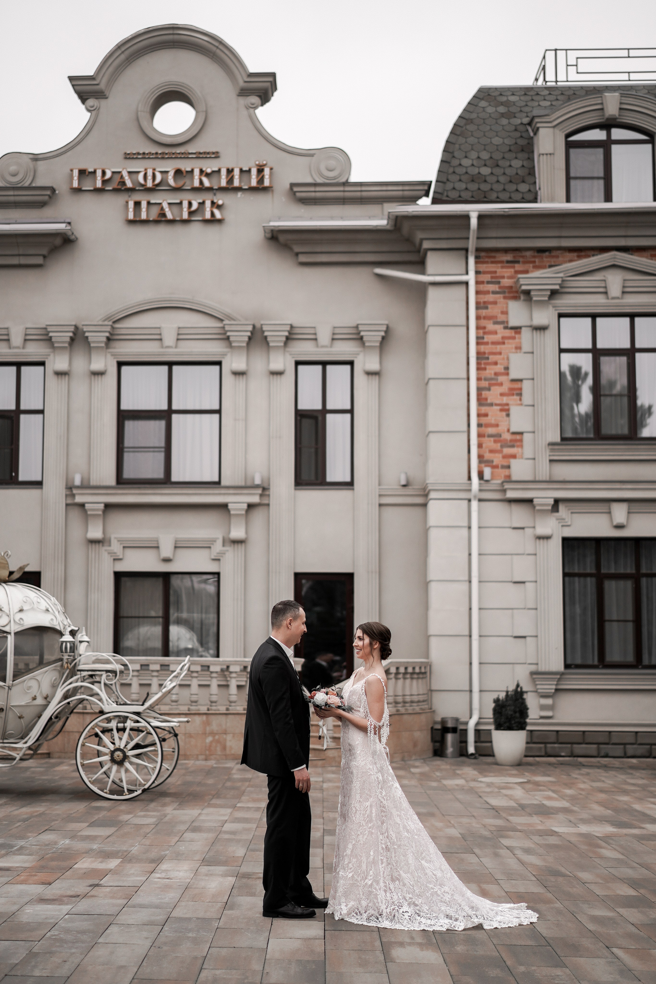 Свадебная фотосессия в Графском парке. Ростов-на-Дону. Свадебный фотограф в Ростове-на-Дону. Таинство Крещения и Венчания, семейные фотосессии. Алёна Чёботова