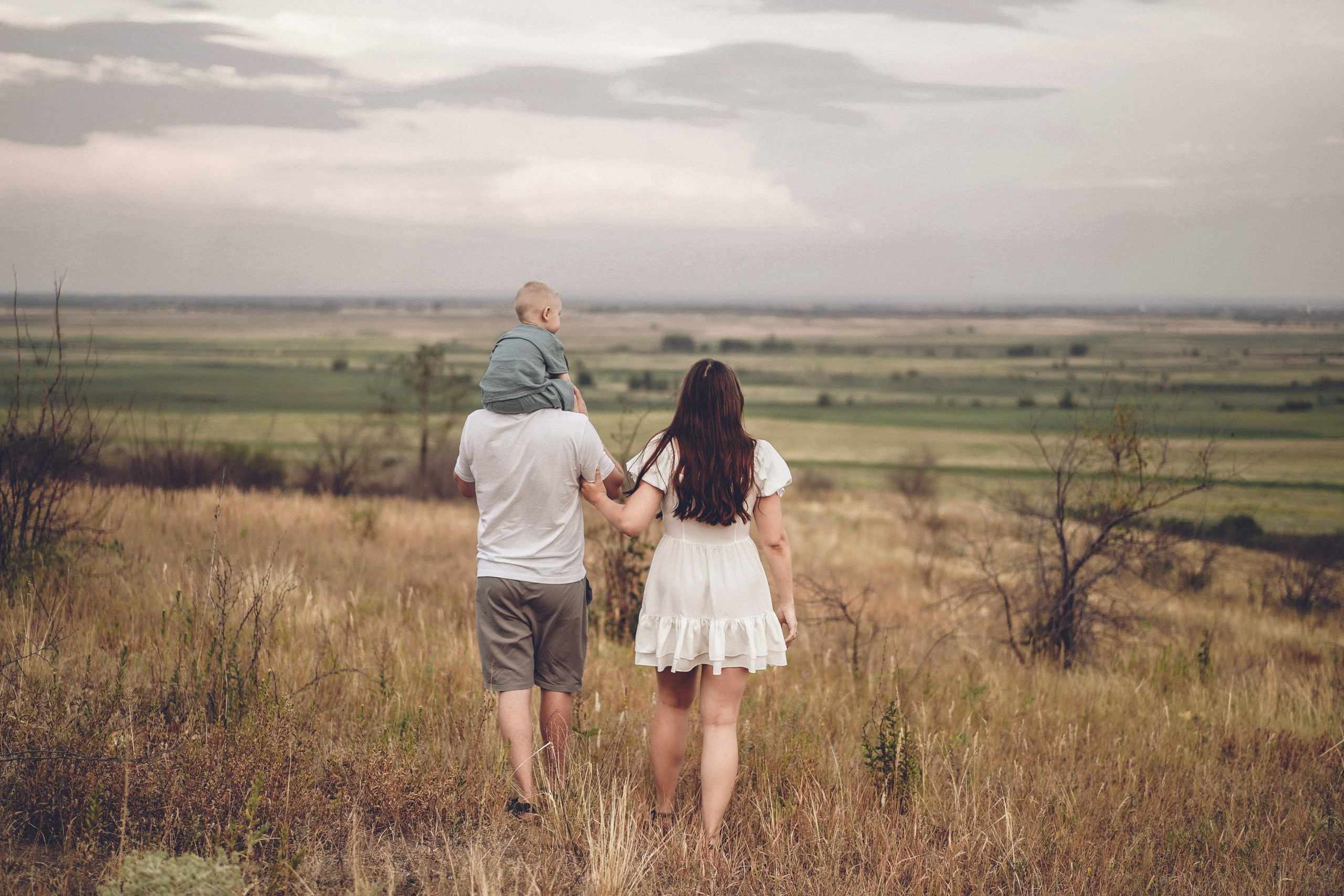 Фотосессия на природе. Свадебный фотограф в Ростове-на-Дону. Таинство Крещения и Венчания, семейные фотосессии. Алёна Чёботова