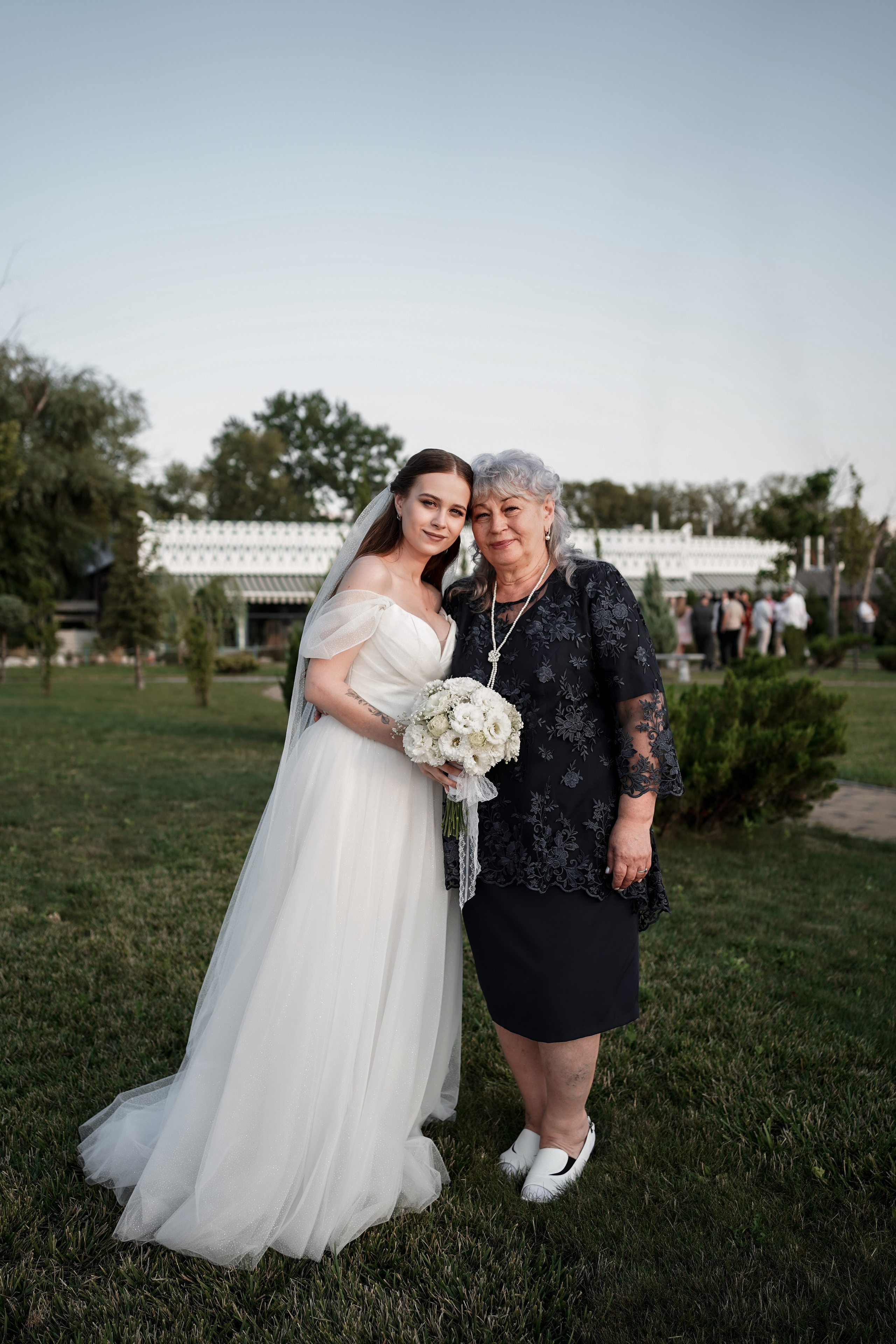 Свадебная фотосессия на территории ресторана «Донские Зори». Фотограф Алёна Чёботова. Свадебный фотограф в Ростове-на-Дону. Таинство Крещения и Венчания, семейные фотосессии. Алёна Чёботова