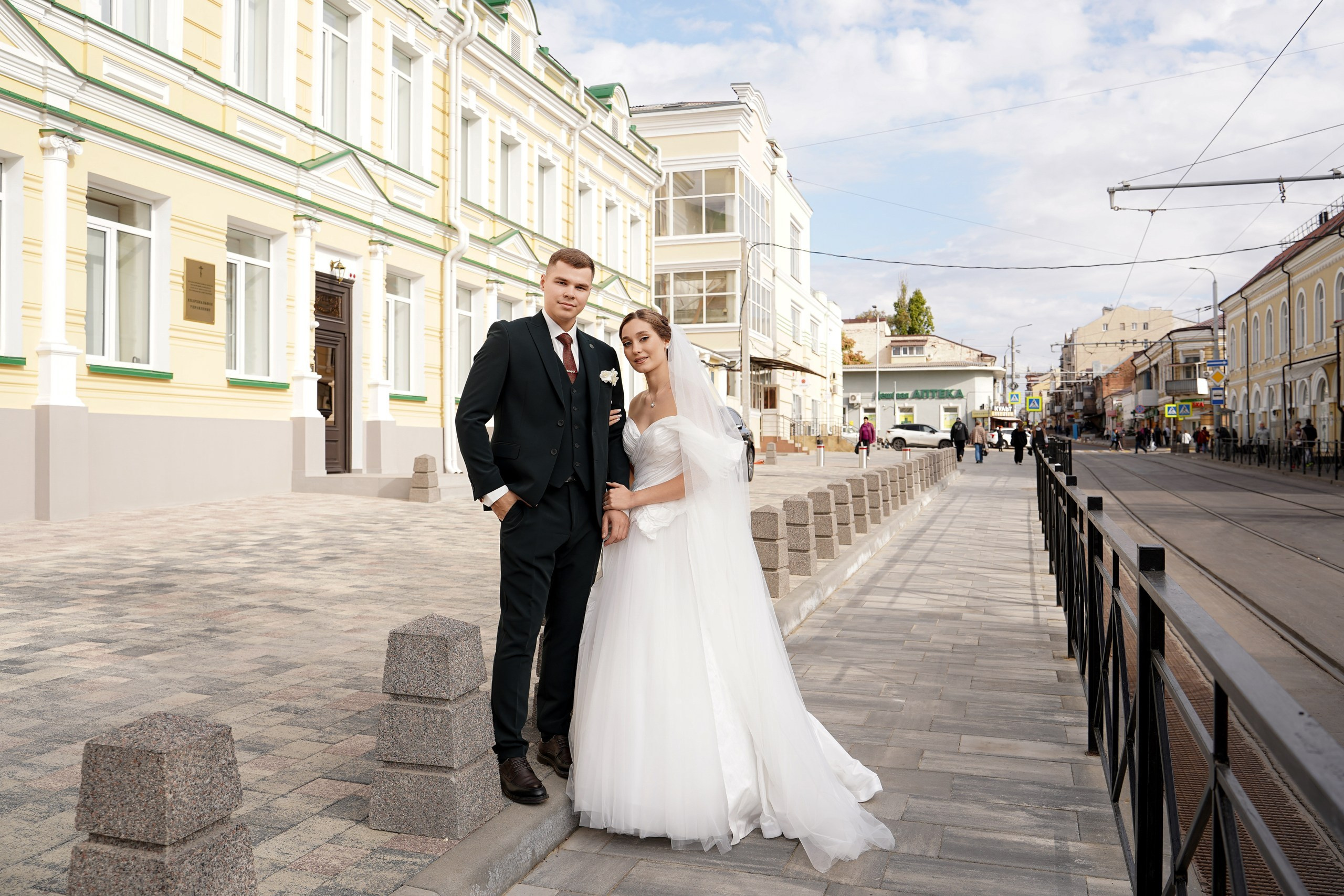 Свадебная фотосессия на Станиславского в районе собора Рождества Богородицы. Фотограф в Ростове-на-Дону Алёна Чёботова. Свадебный фотограф в Ростове-на-Дону. Таинство Крещения и Венчания, семейные фотосессии. Алёна Чёботова