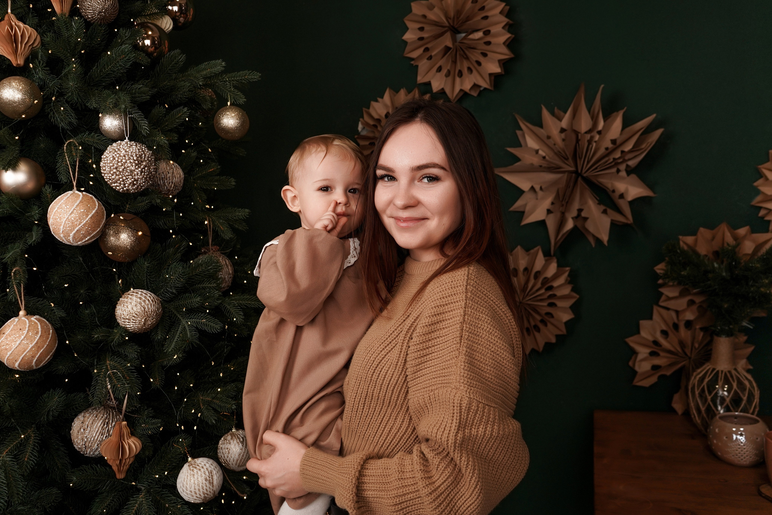 Новогодняя семейная фотосессия в фотостудии Рафинад. Фотограф Ростов-на-Дону и Новочеркасск. Свадебный фотограф в Ростове-на-Дону. Таинство Крещения и Венчания, семейные фотосессии. Алёна Чёботова