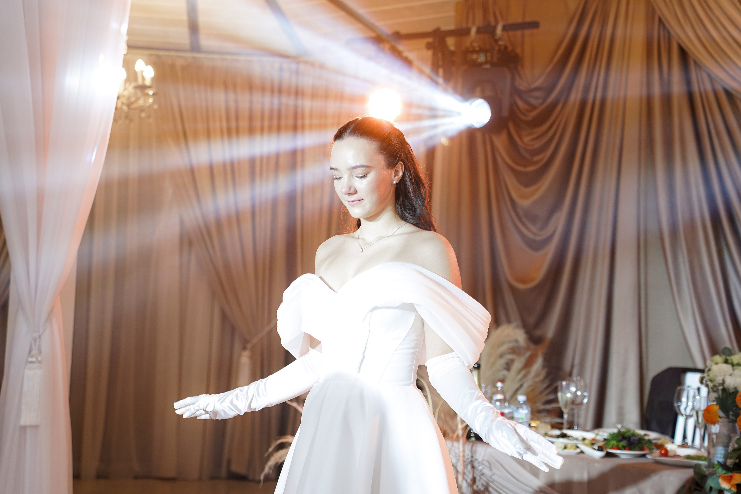 Свадебный банкет в беседке. Свадебный фотограф в Ростове-на-Дону. Таинство Крещения и Венчания, семейные фотосессии. Алёна Чёботова