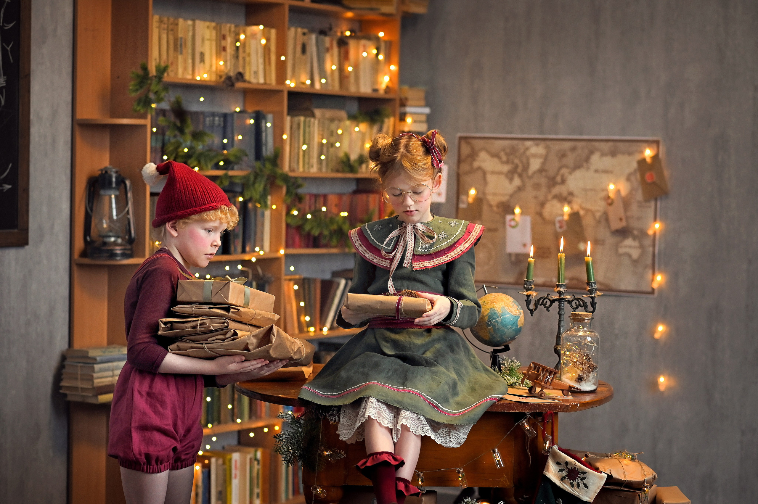 Добрые волшебники готовят новогодние подарки. Фотографы крещения/венчания  Красноярск Татьяна и Вячеслав Переваловы